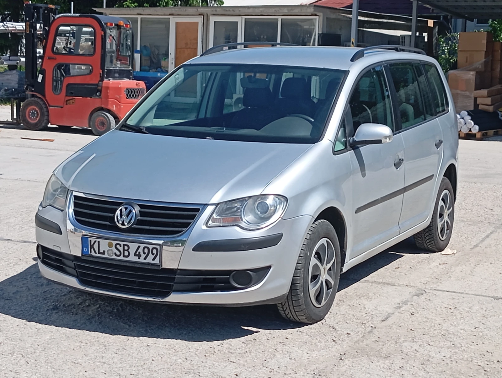 VW Touran 1.9-D-105кс-6+ 1места-КЛИМАТРОНИК