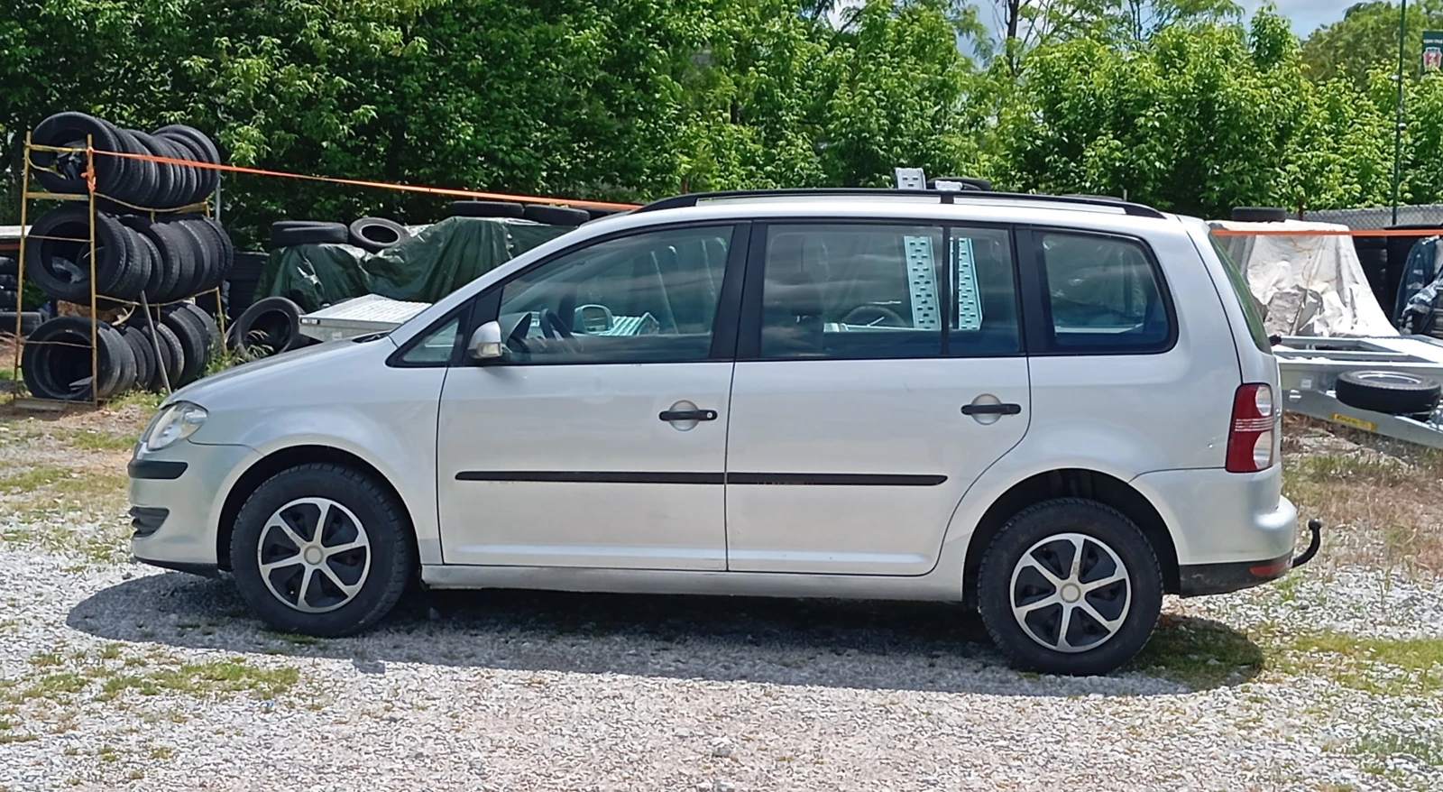 VW Touran 1.9-D-105кс-6+ 1места-КЛИМАТРОНИК, снимка 2 - Автомобили и джипове - 54667461