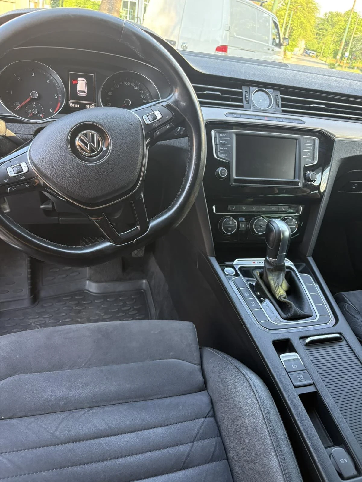 VW Passat 2.0 TDI 190 4 MOTION MATRIX DISTRONIC, снимка 13 - Автомобили и джипове - 54703384