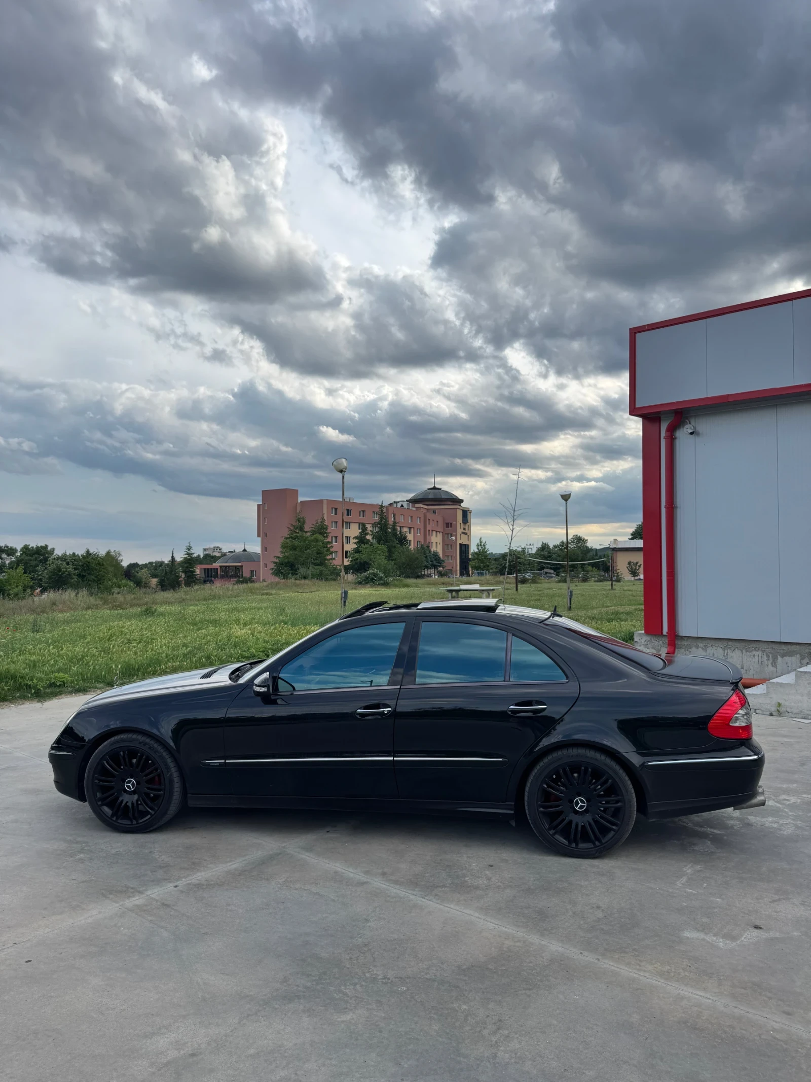 Mercedes-Benz E 320, снимка 5 - Автомобили и джипове - 54839875