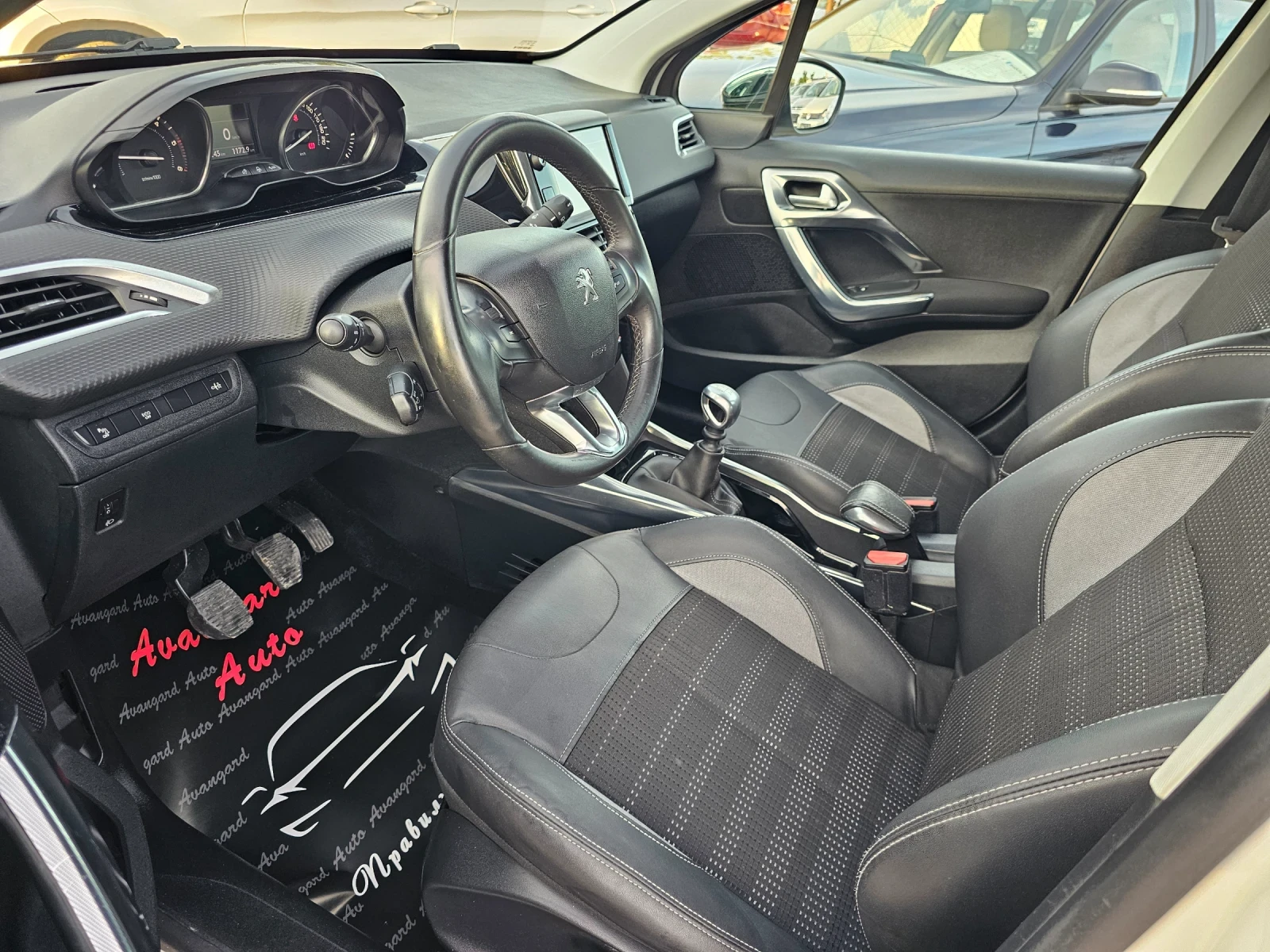 Peugeot 2008 1.6HDI, Allure , снимка 8 - Автомобили и джипове - 54861562