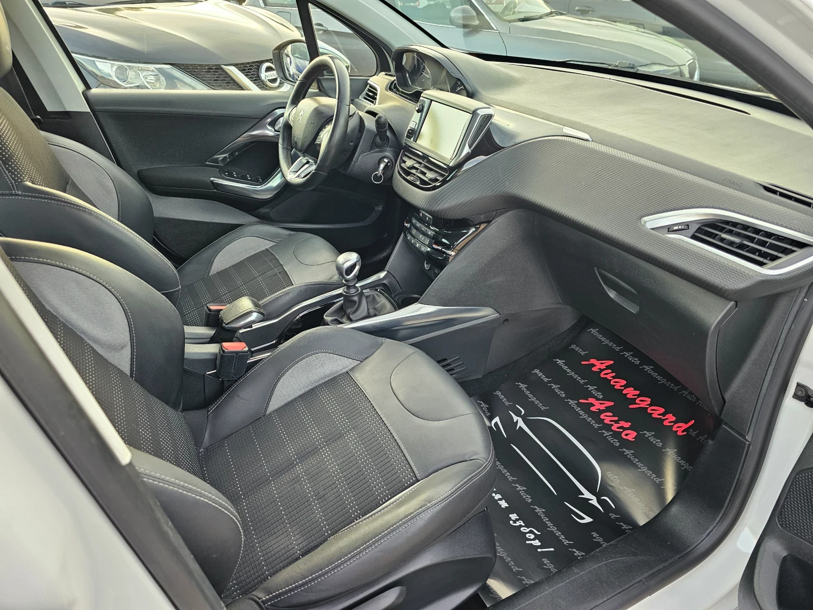 Peugeot 2008 1.6HDI, Allure , снимка 9 - Автомобили и джипове - 54861562