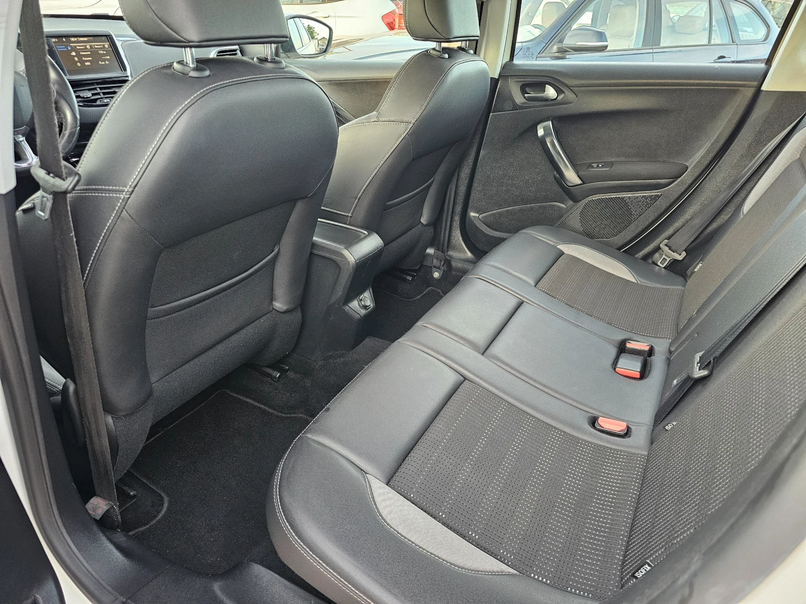 Peugeot 2008 1.6HDI, Allure , снимка 10 - Автомобили и джипове - 54861562