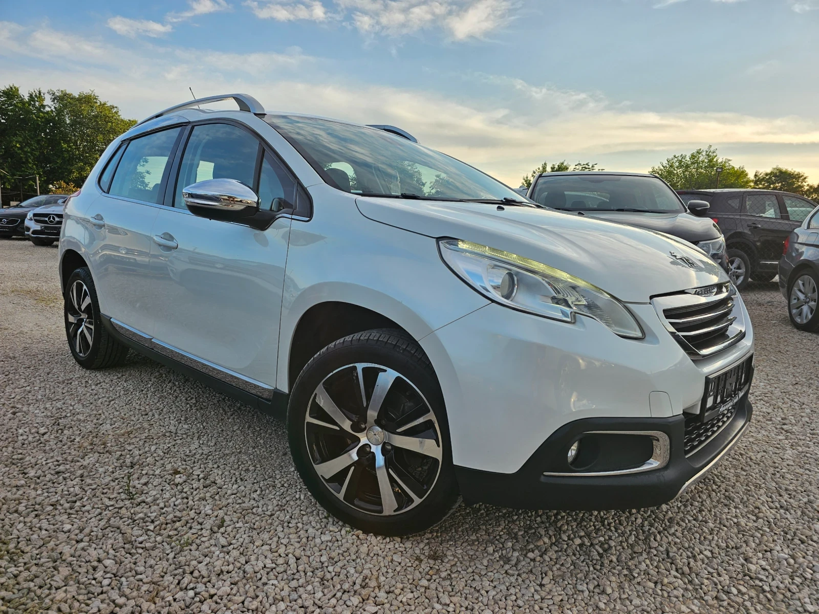 Peugeot 2008 1.6HDI, Allure , снимка 3 - Автомобили и джипове - 54861562
