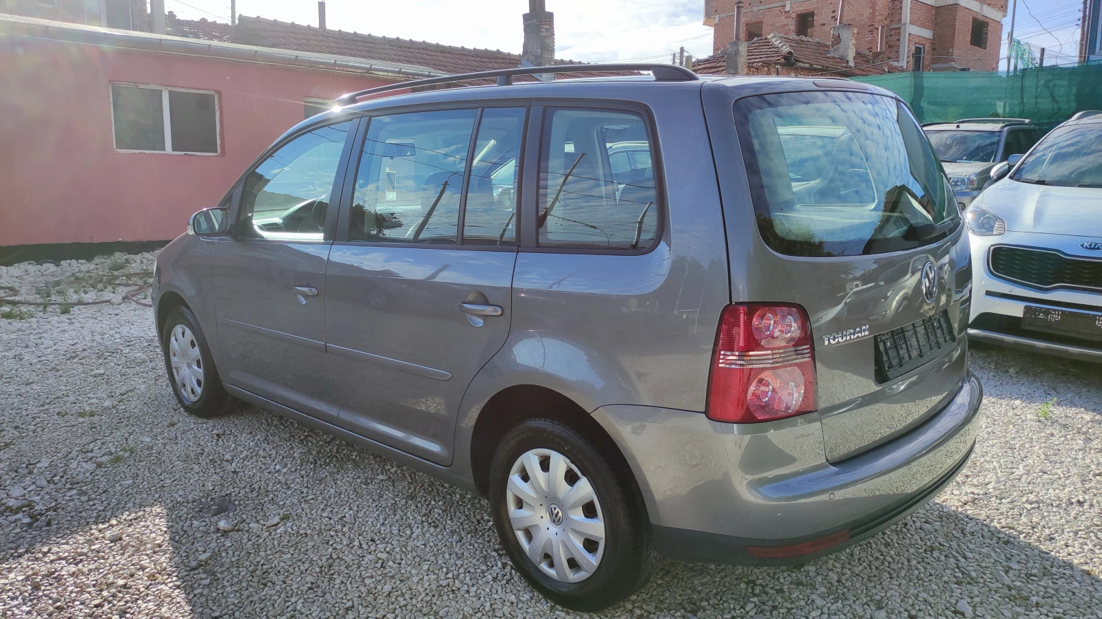 VW Touran 1.9 TDI DSG BLS FACELIFT, снимка 9 - Автомобили и джипове - 55714663