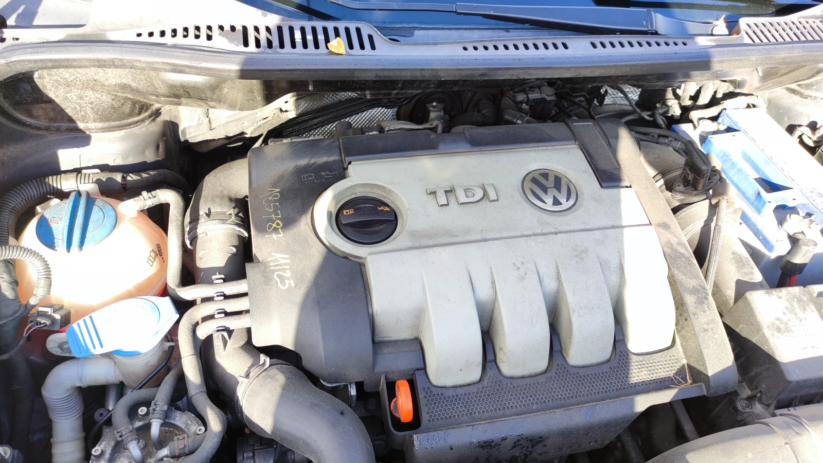 VW Touran 1.9 TDI DSG BLS FACELIFT, снимка 3 - Автомобили и джипове - 55714663