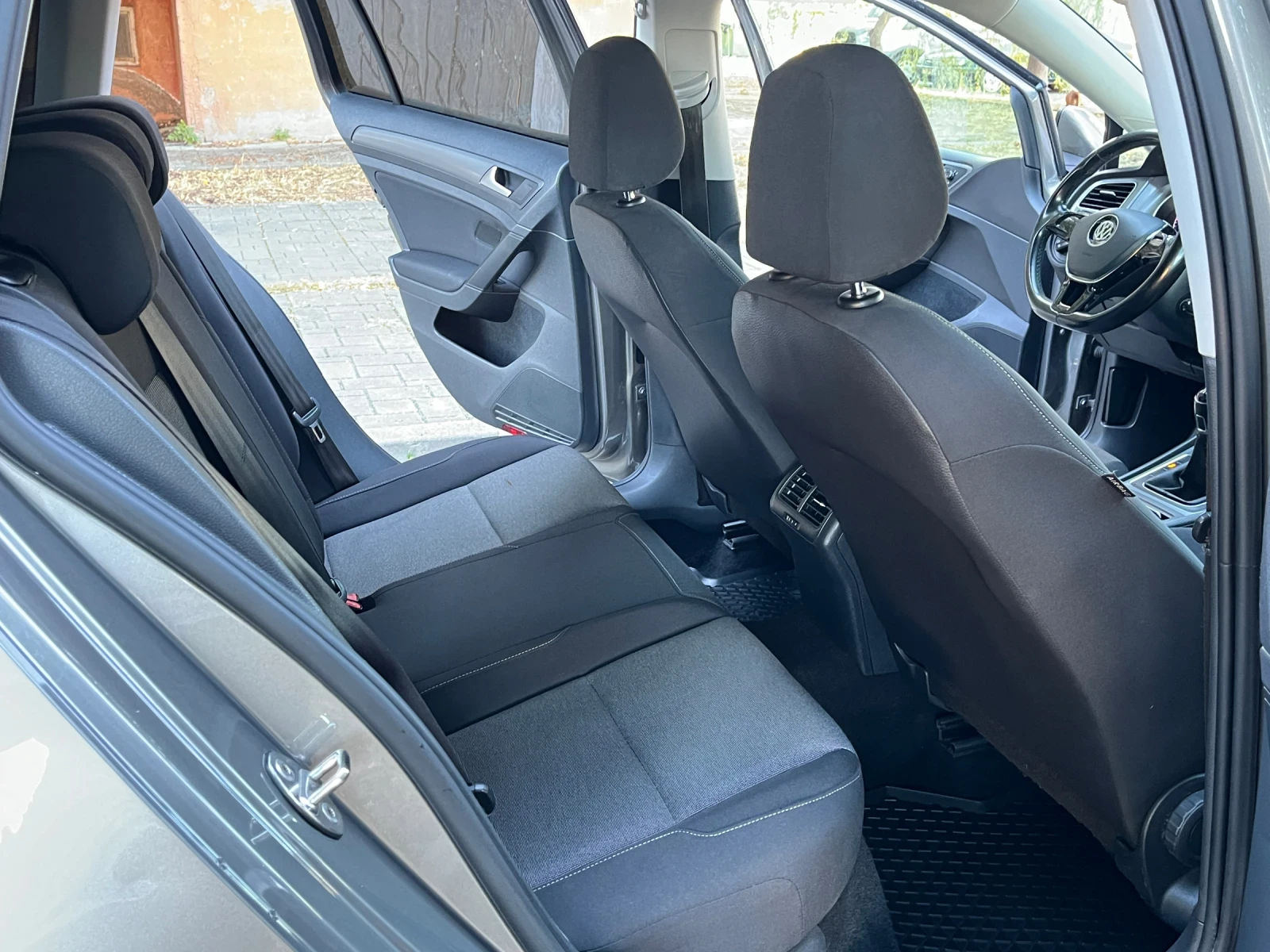 VW Golf 1.6TDI/110/2016/ГОДИНА, снимка 12 - Автомобили и джипове - 56149451