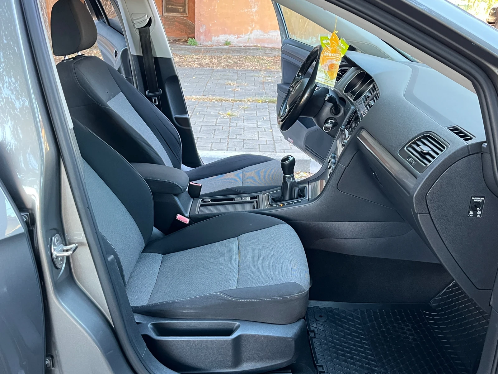 VW Golf 1.6TDI/110/2016/ГОДИНА, снимка 11 - Автомобили и джипове - 56149451