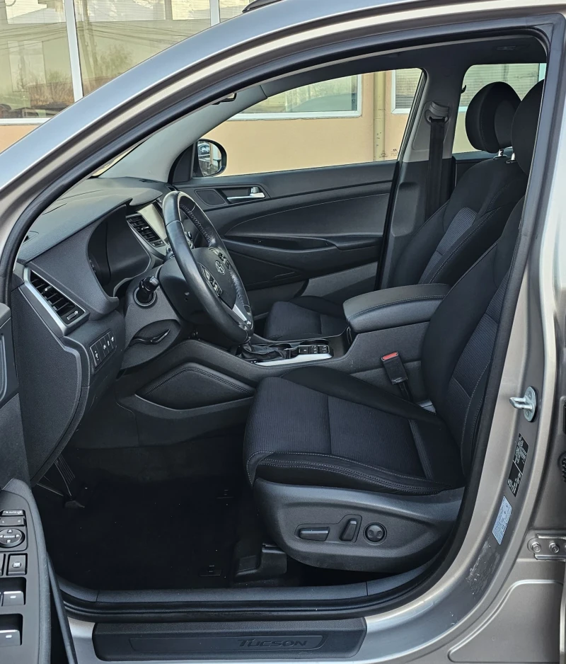 Hyundai Tucson 2.0 CRDI 4WD 185к.с. Keyless Панорама, снимка 7 - Автомобили и джипове - 53343140
