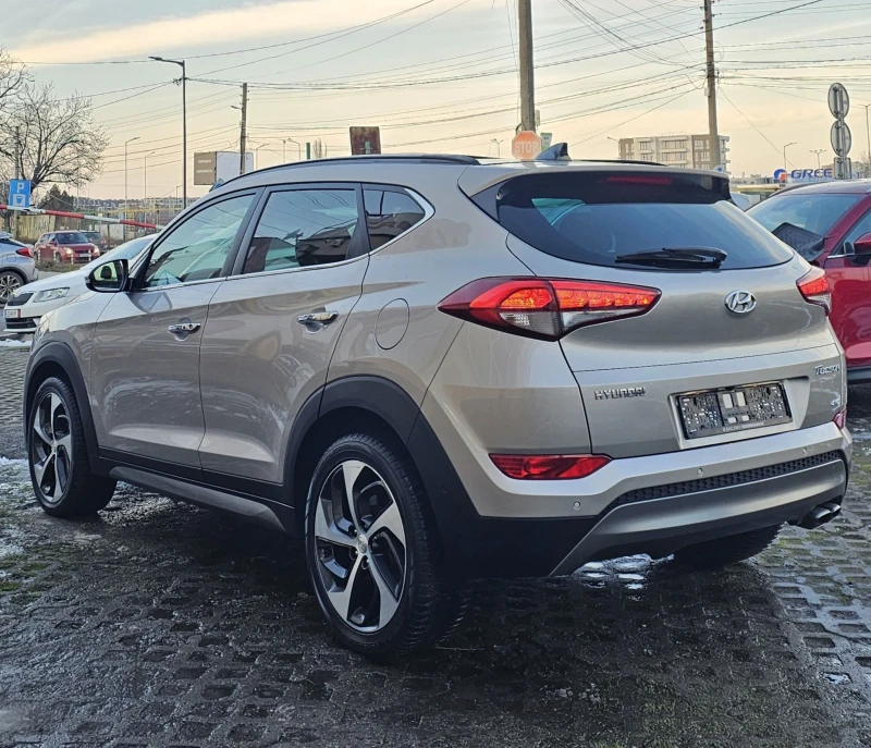 Hyundai Tucson 2.0 CRDI 4WD 185к.с. Keyless Панорама, снимка 4 - Автомобили и джипове - 53343140