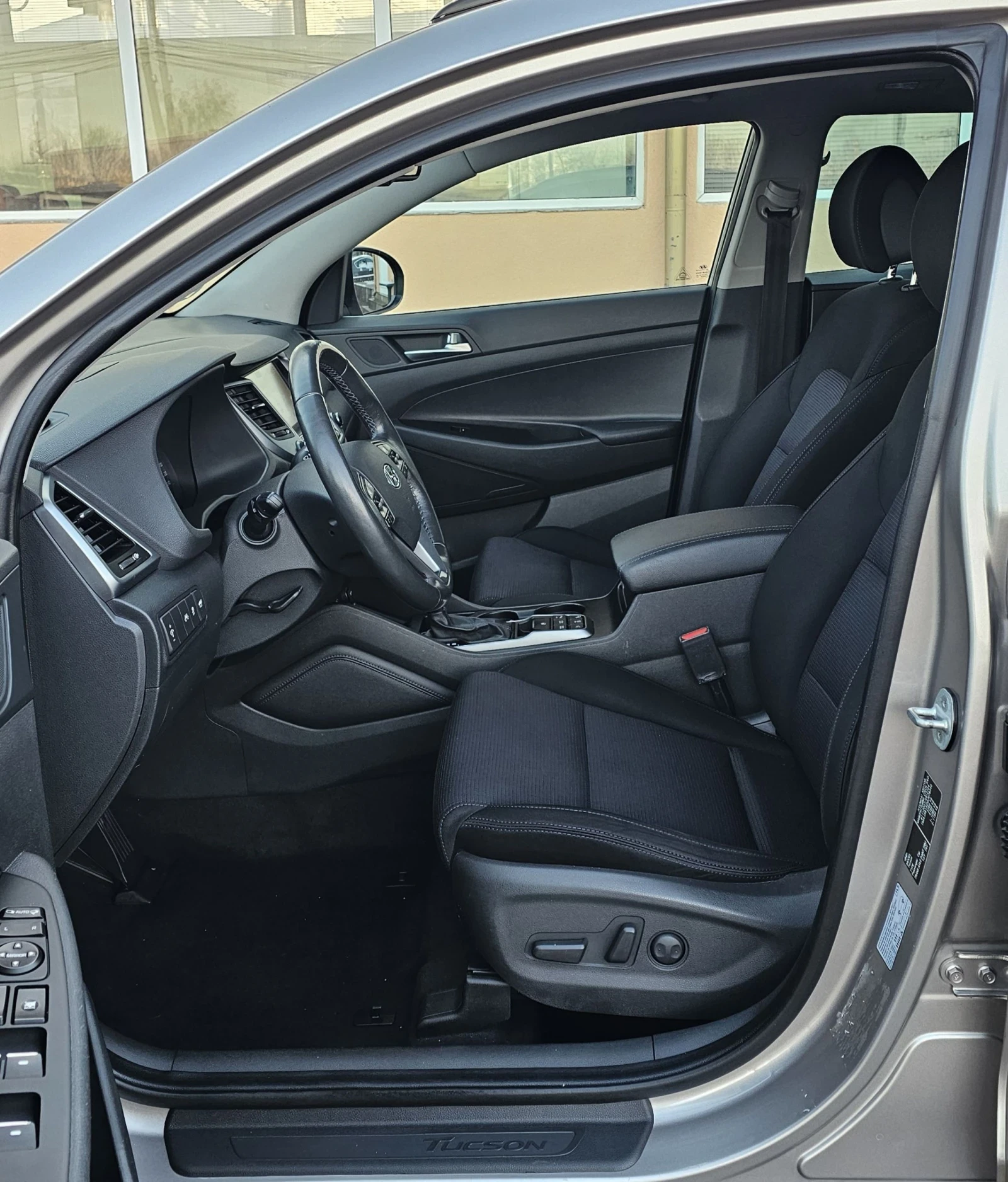 Hyundai Tucson 2.0 CRDI 4WD 185к.с. Keyless Панорама - изображение 7