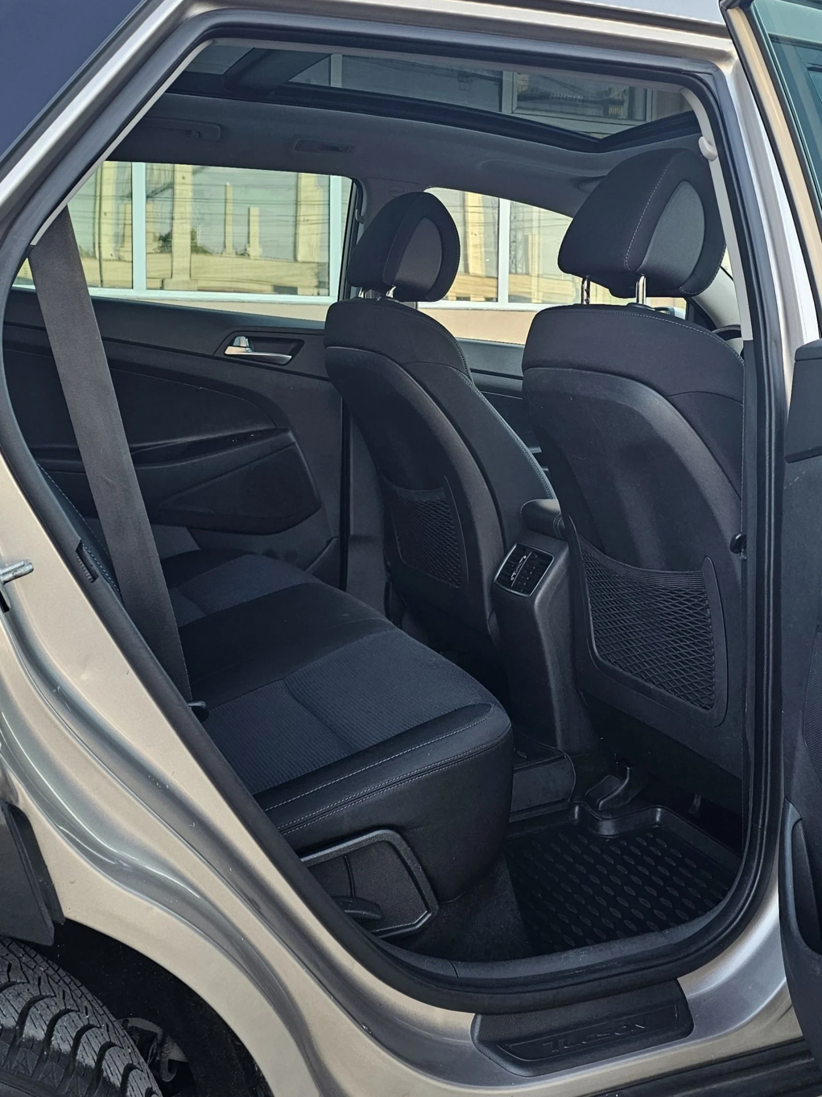 Hyundai Tucson 2.0 CRDI 4WD 185�.�. Keyless �������� | Mobile.bg � ����������� 10