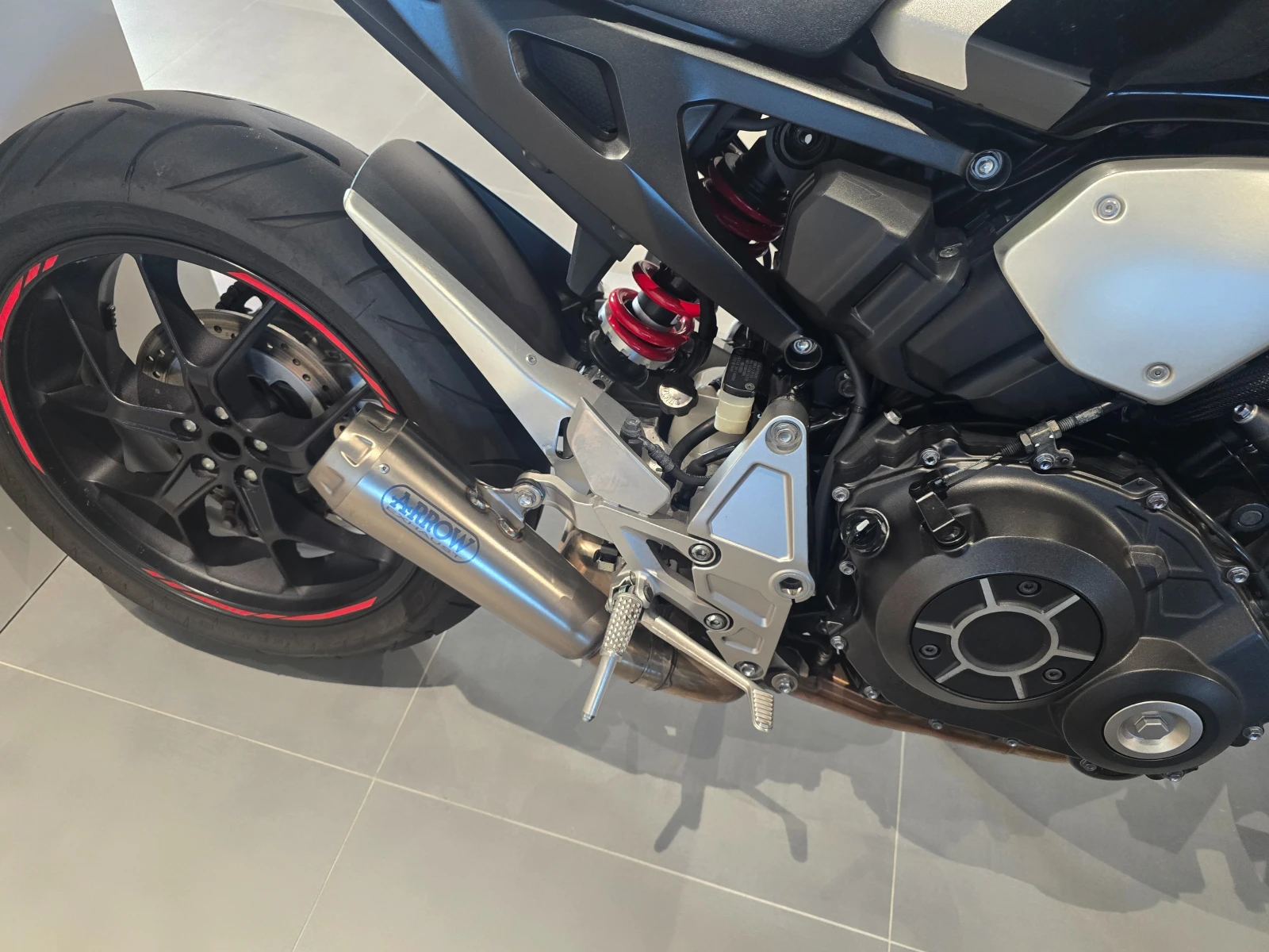 Honda Cb 1000 R ABS TRC, снимка 3 - Мотоциклети и мототехника - 56418468