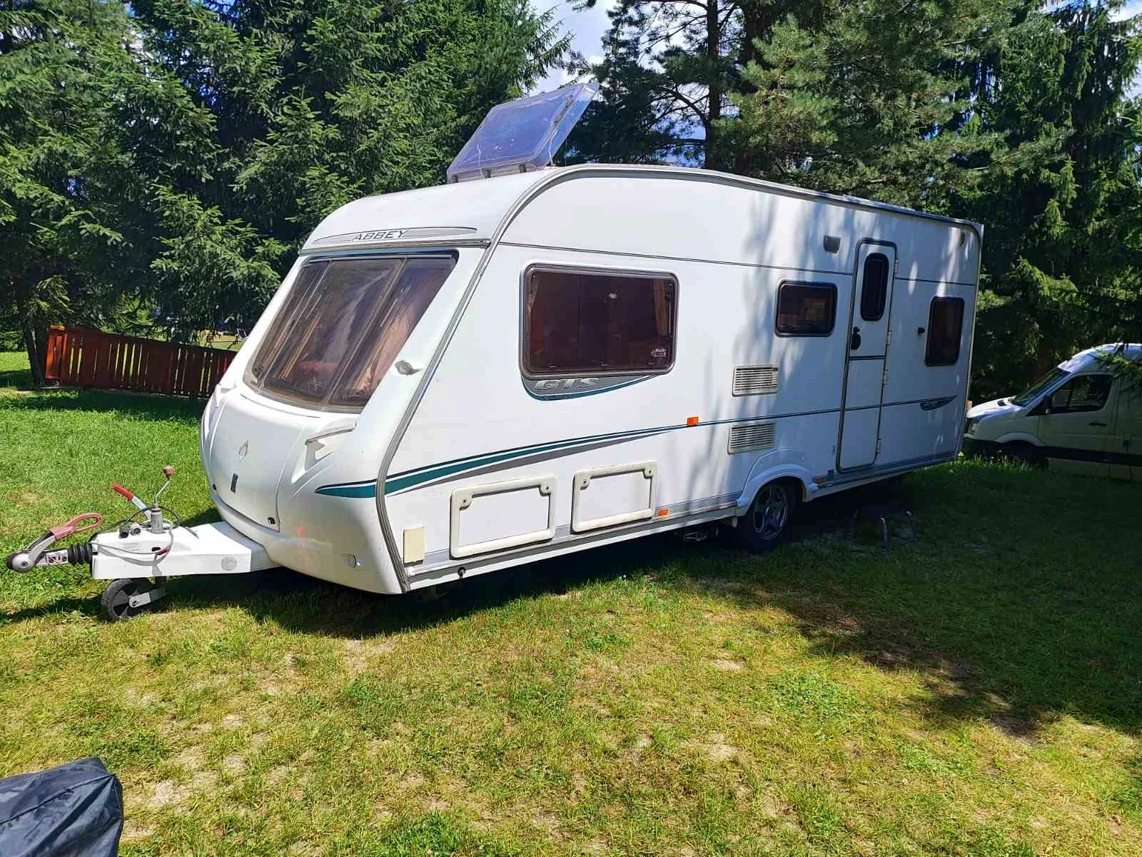 Каравана Swift Abbey 420, снимка 2 - Каравани и кемпери - 55557704