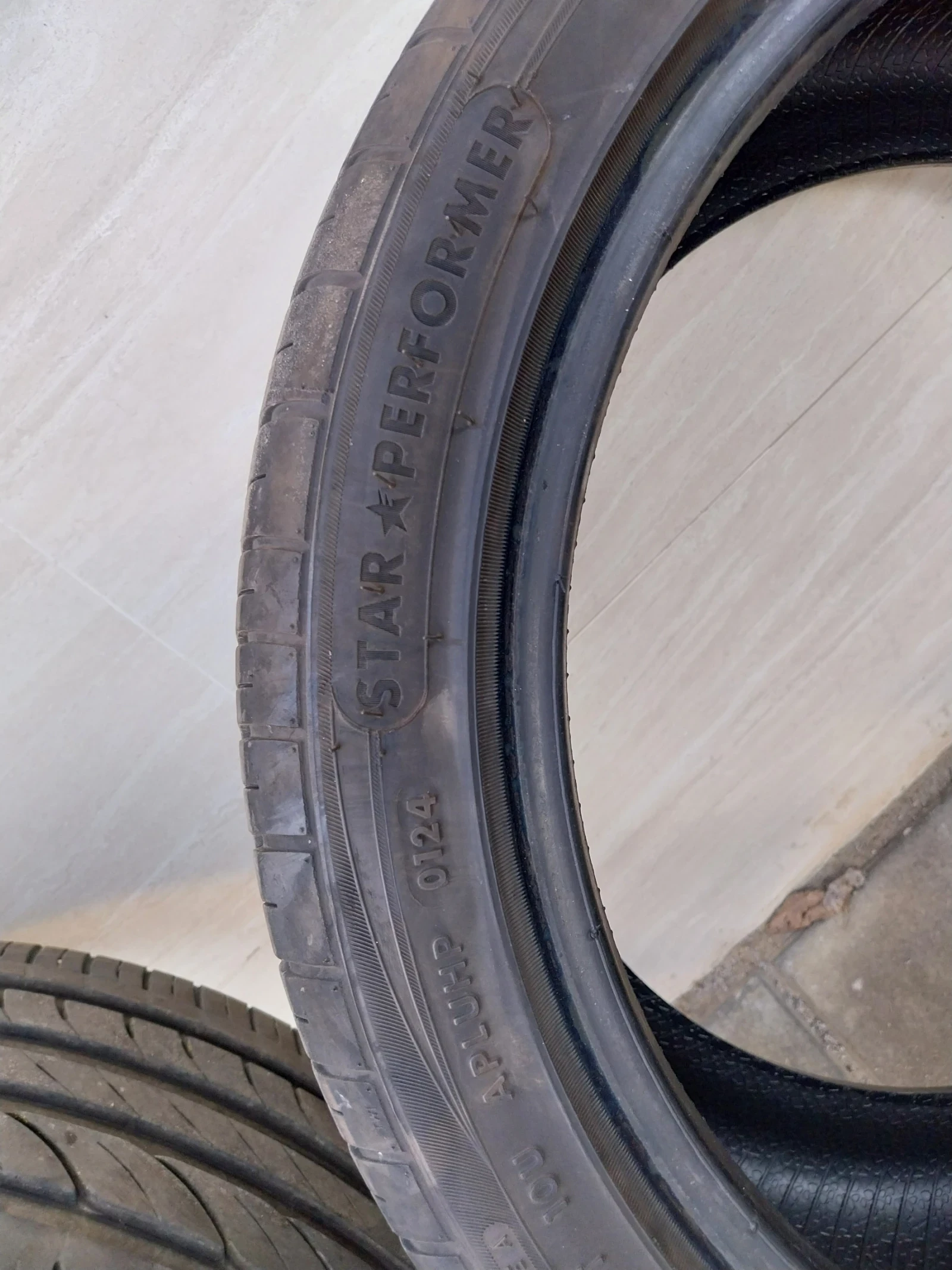 Гуми Летни 245/40R18, снимка 4 - Гуми и джанти - 54231721