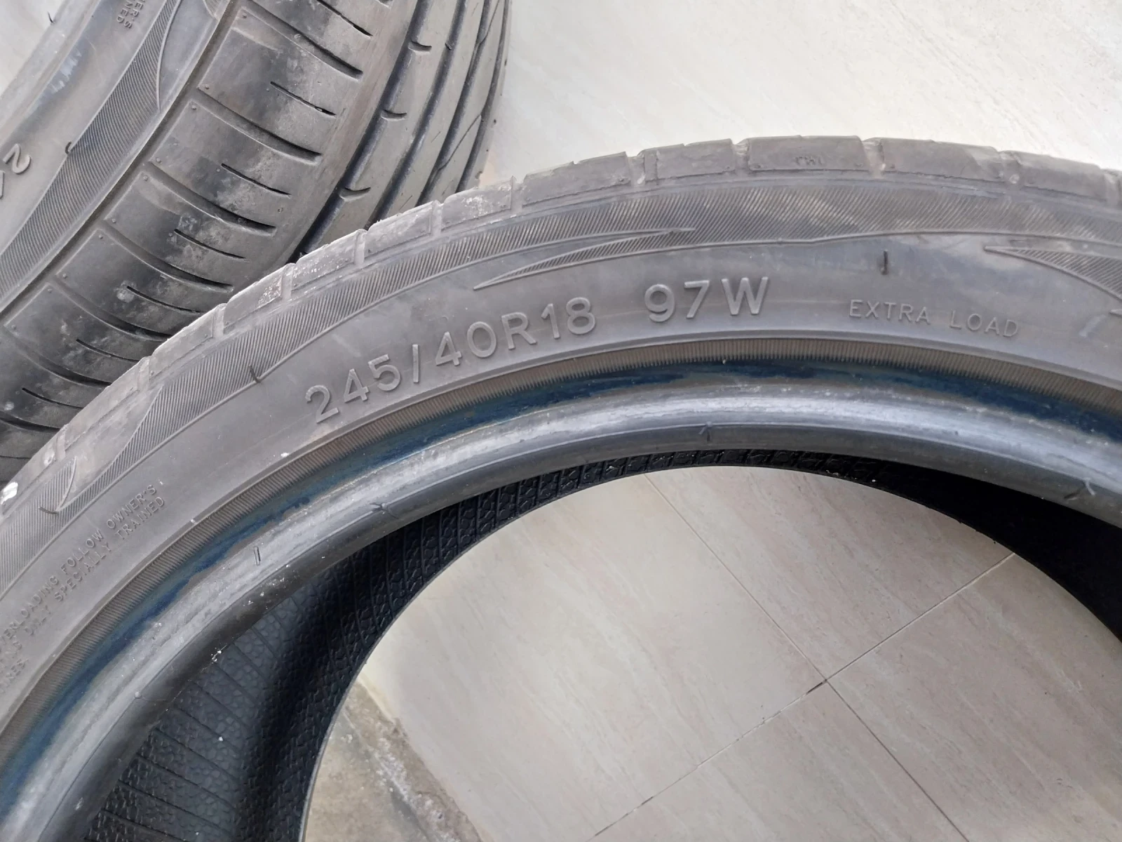 Гуми Летни 245/40R18, снимка 2 - Гуми и джанти - 54231721