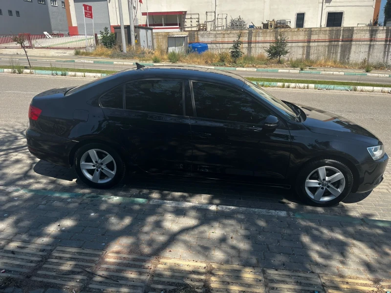 VW Jetta, снимка 5 - Автомобили и джипове - 47796551