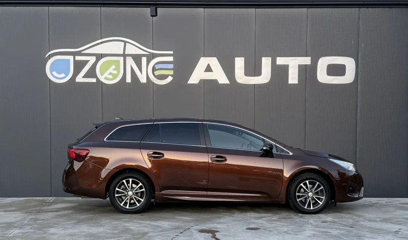 Toyota Avensis 1.8 Petrol Automatic , снимка 5 - Автомобили и джипове - 52235138