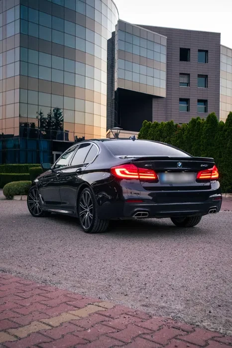 BMW 540 XDrive/M-Pack/H&K Audio/Head-up/360/Масаж/Обдухв.., снимка 3 - Автомобили и джипове - 54194631