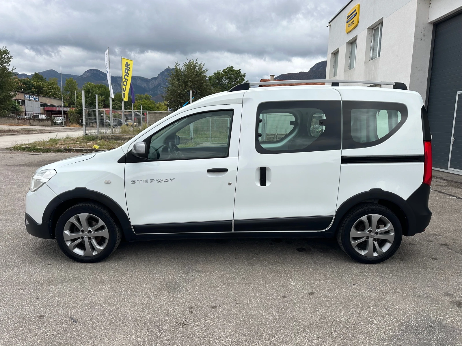 Dacia Dokker 1.5dCi Stepway Навигация Euro 6B - изображение 4