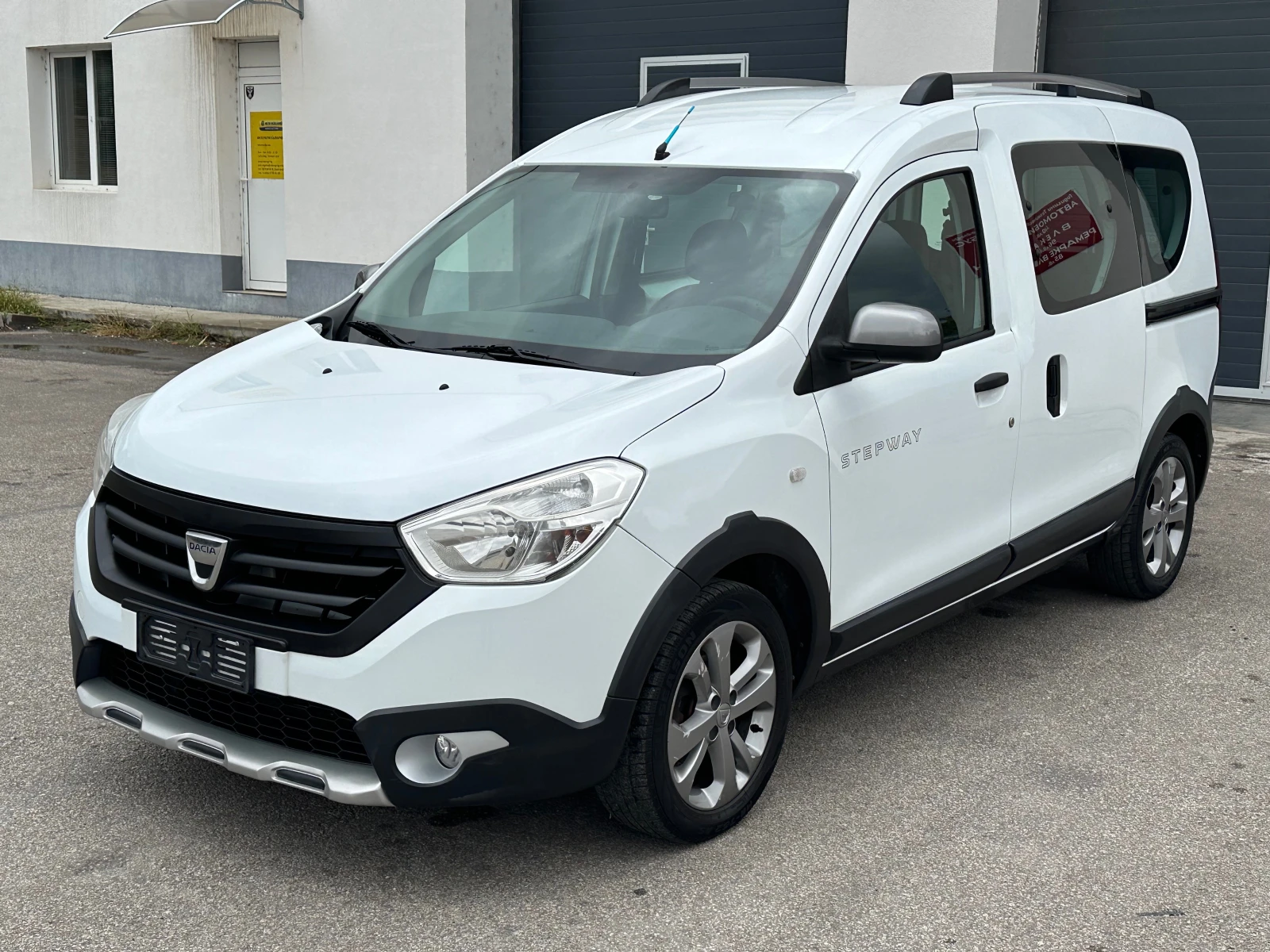 Dacia Dokker 1.5dCi Stepway Навигация Euro 6B - изображение 10