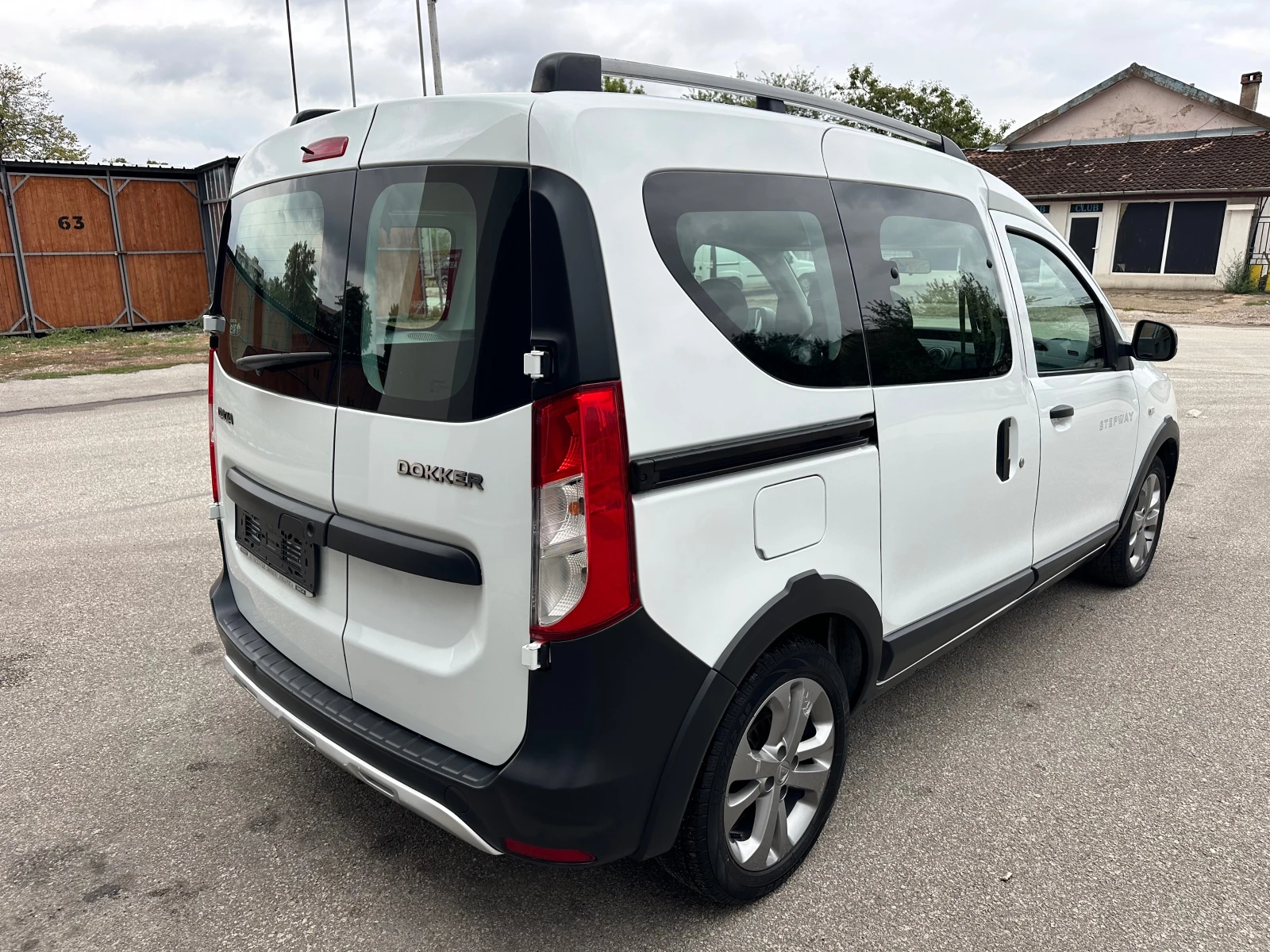 Dacia Dokker 1.5dCi Stepway Навигация Euro 6B - изображение 7