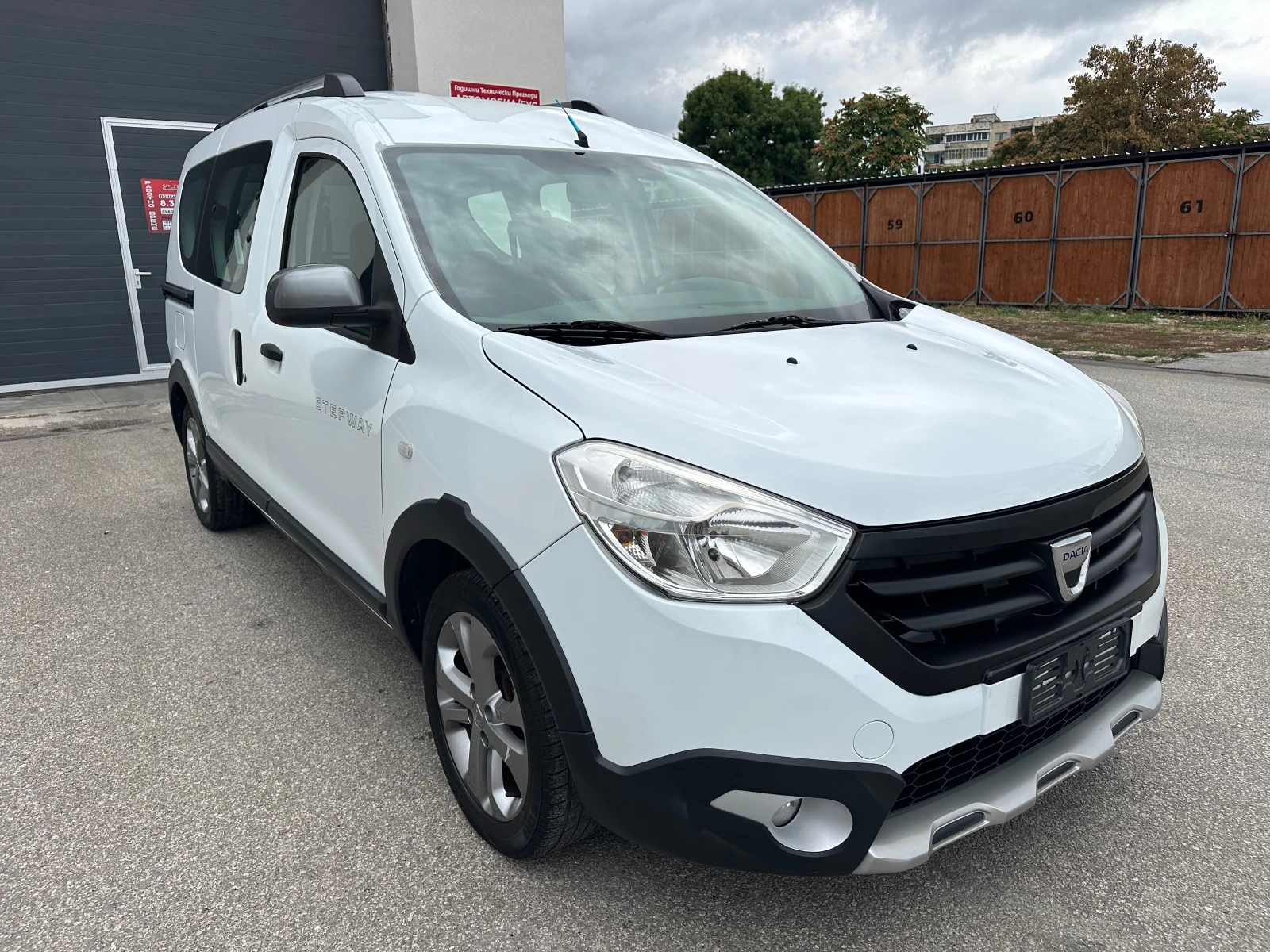 Dacia Dokker 1.5dCi Stepway Навигация Euro 6B - изображение 9