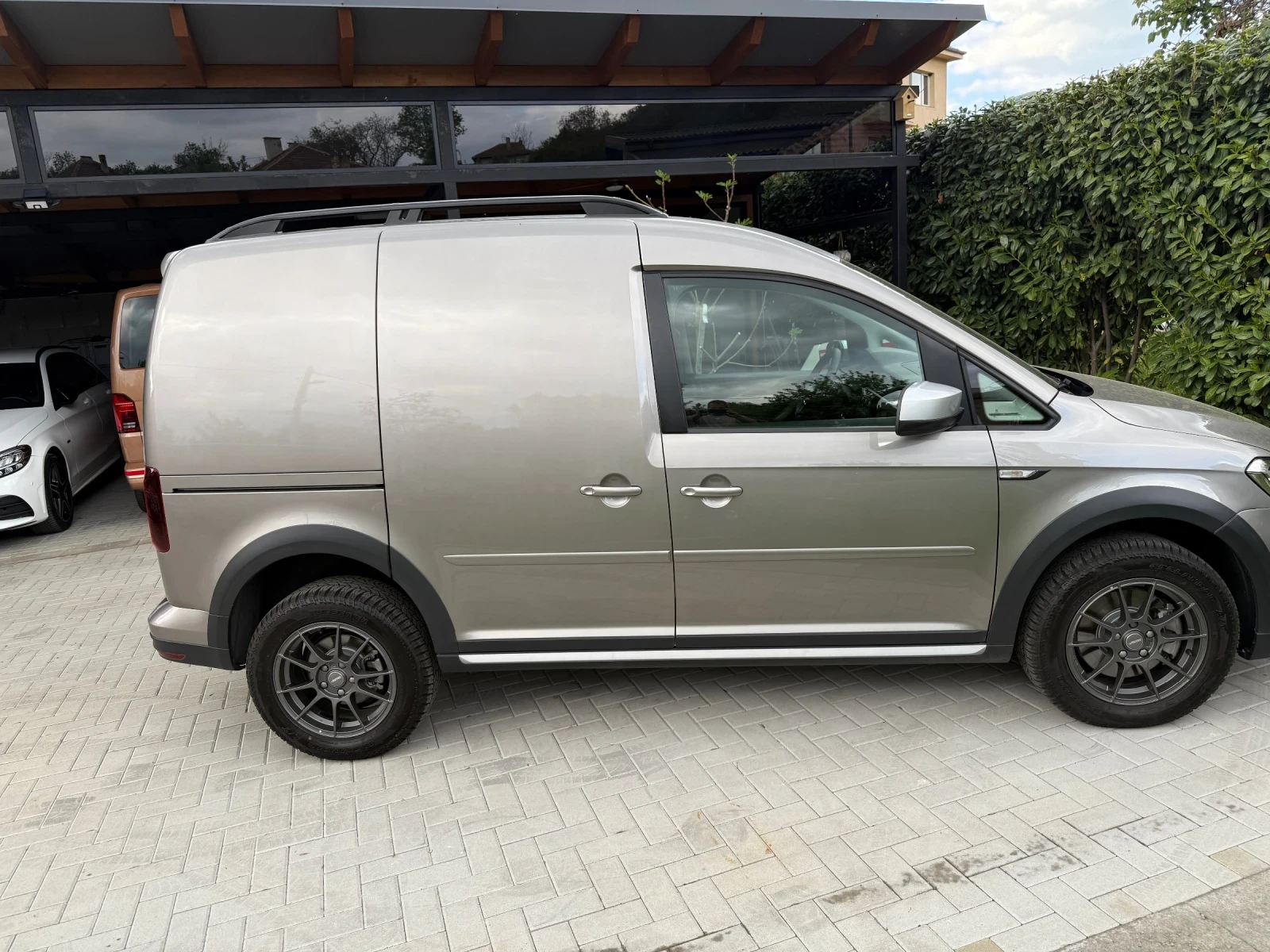VW Caddy Alltrack DSG 4x4 Distronik navi kamera - изображение 6
