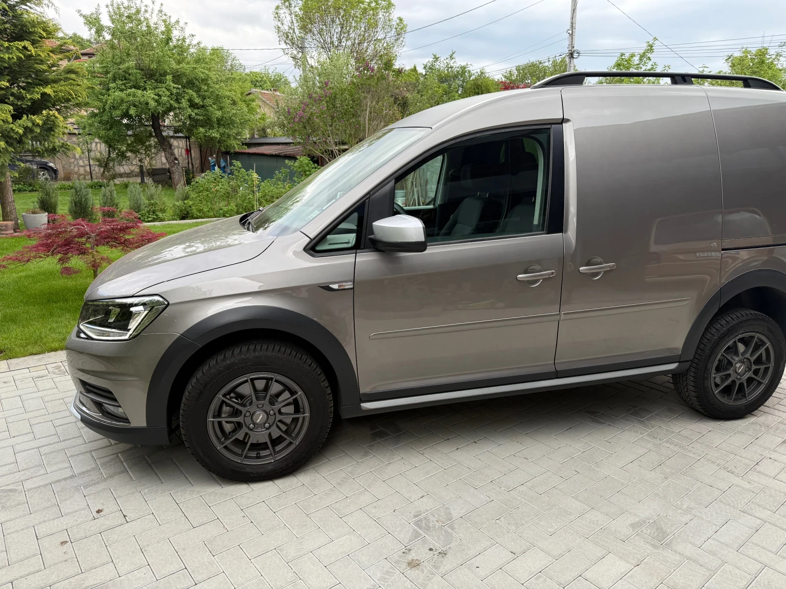 VW Caddy Alltrack DSG 4x4 Distronik navi kamera - изображение 4