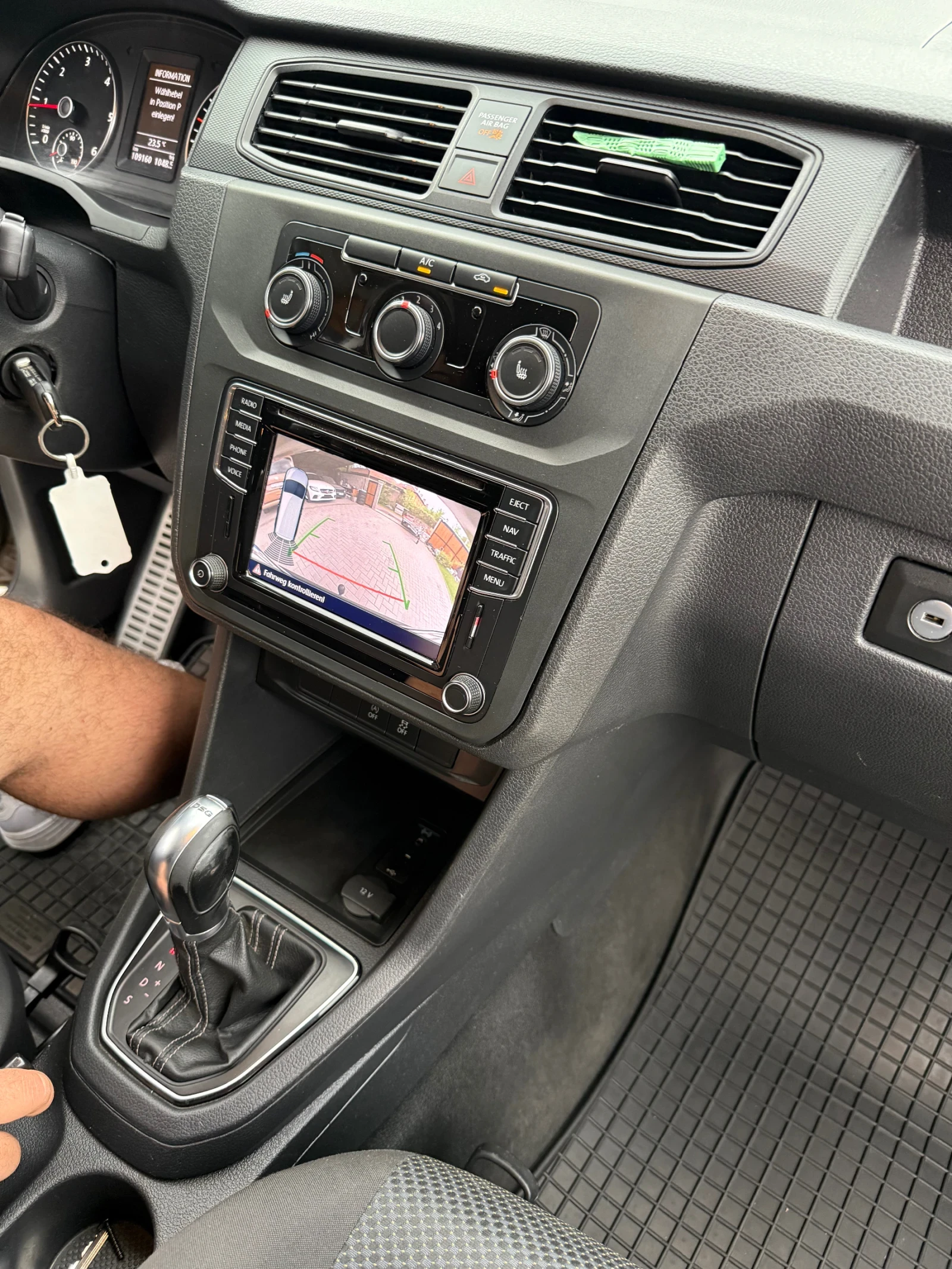 VW Caddy Alltrack DSG 4x4 Distronik navi kamera - изображение 10