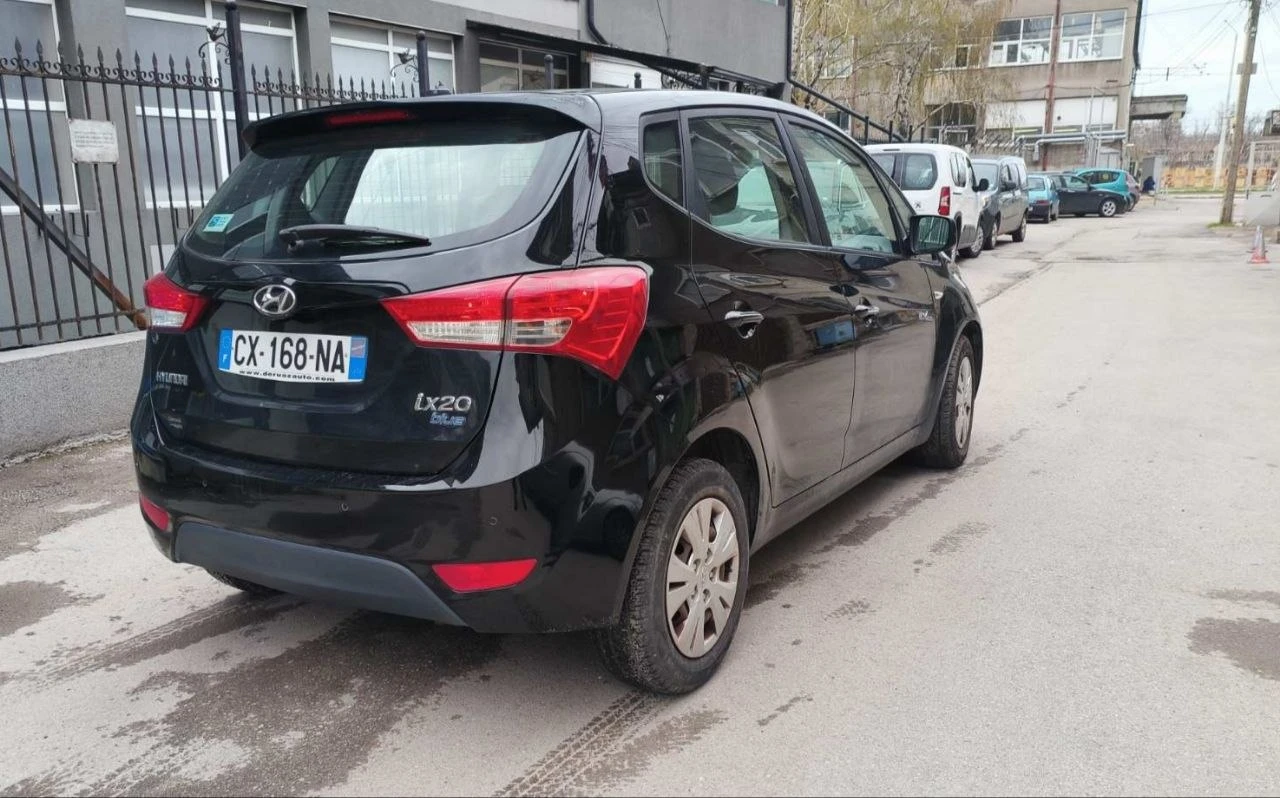 Hyundai Ix20 1.6 CRDi, снимка 7 - Автомобили и джипове - 54080831