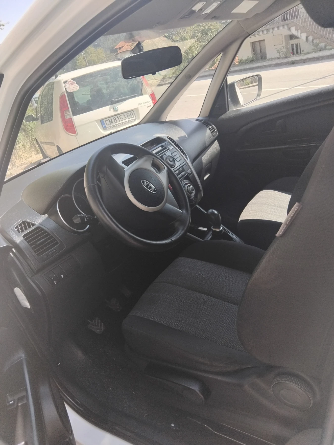 Kia Venga 1.4 CRDI, снимка 4 - Автомобили и джипове - 54378760