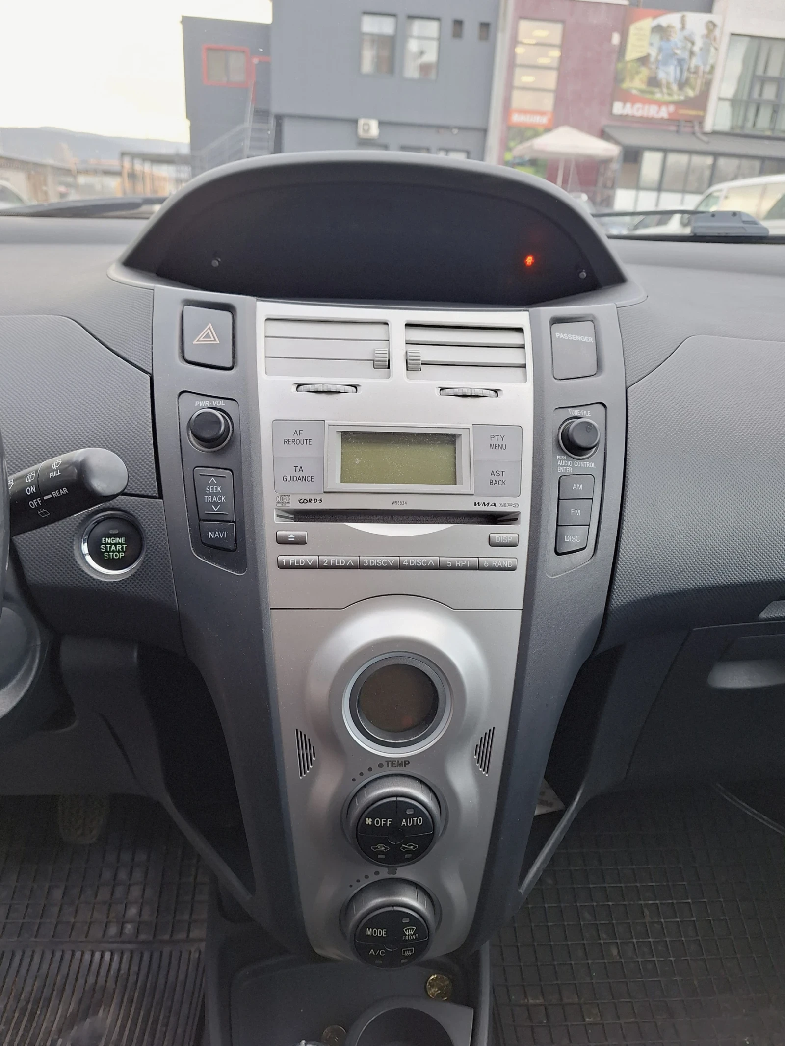 Toyota Yaris, снимка 11 - Автомобили и джипове - 54598603