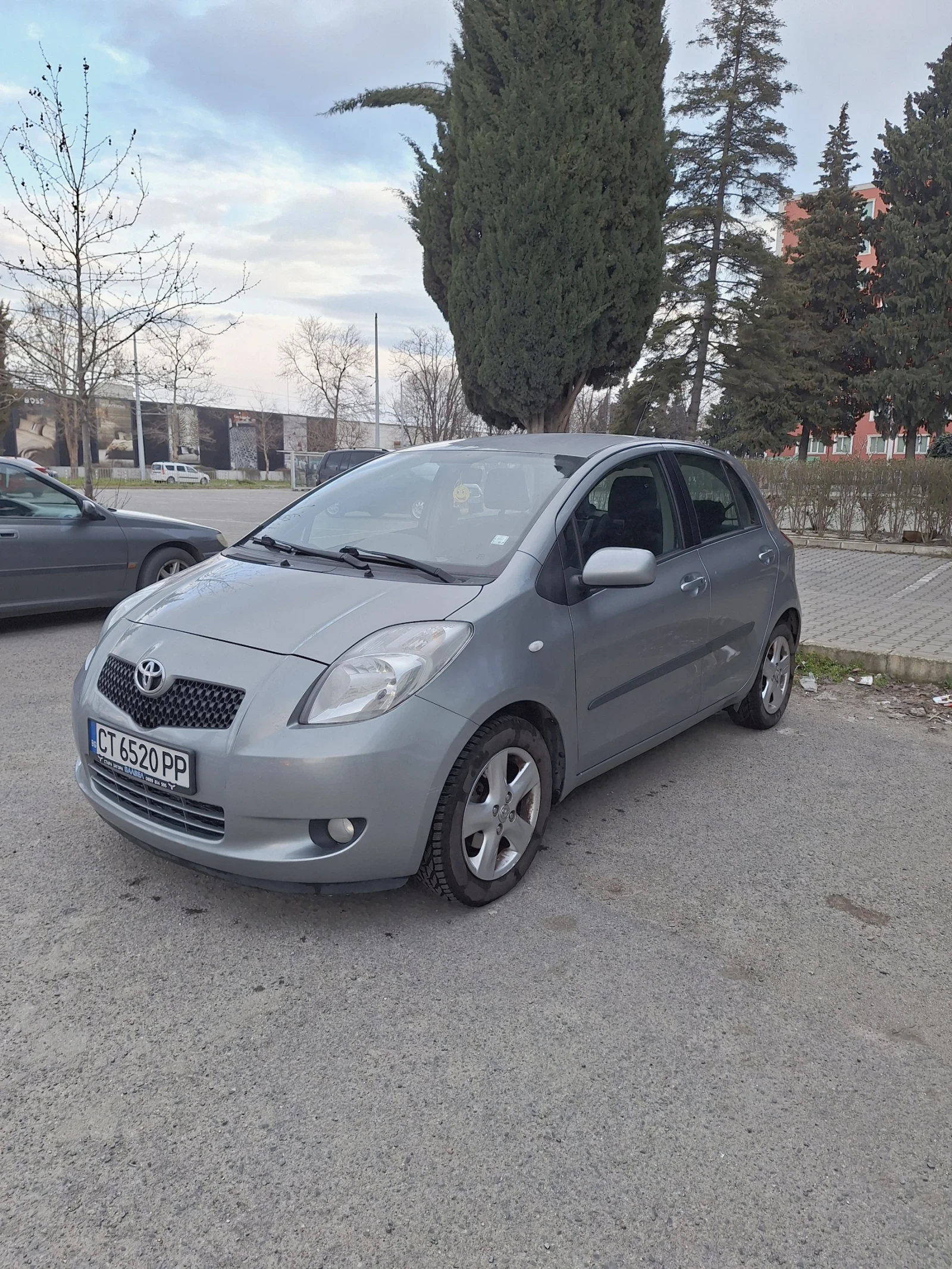 Toyota Yaris, снимка 10 - Автомобили и джипове - 54598603
