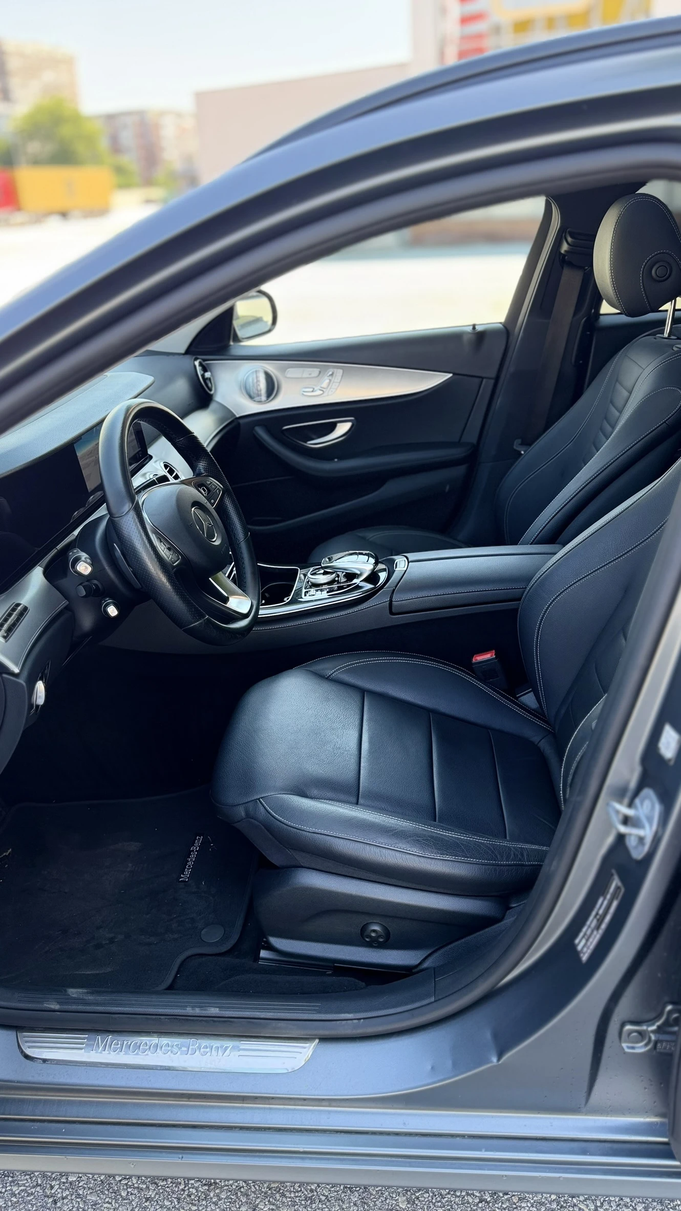 Mercedes-Benz E 350 KEYLESS, Distronic/Burmester/360 /HUD/Panorama, снимка 9 - Автомобили и джипове - 54710049