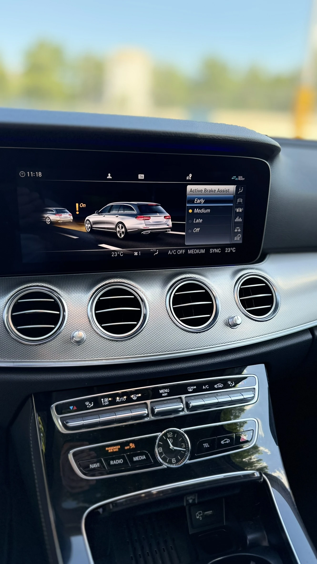 Mercedes-Benz E 350 KEYLESS, Distronic/Burmester/360 /HUD/Panorama, снимка 14 - Автомобили и джипове - 54710049