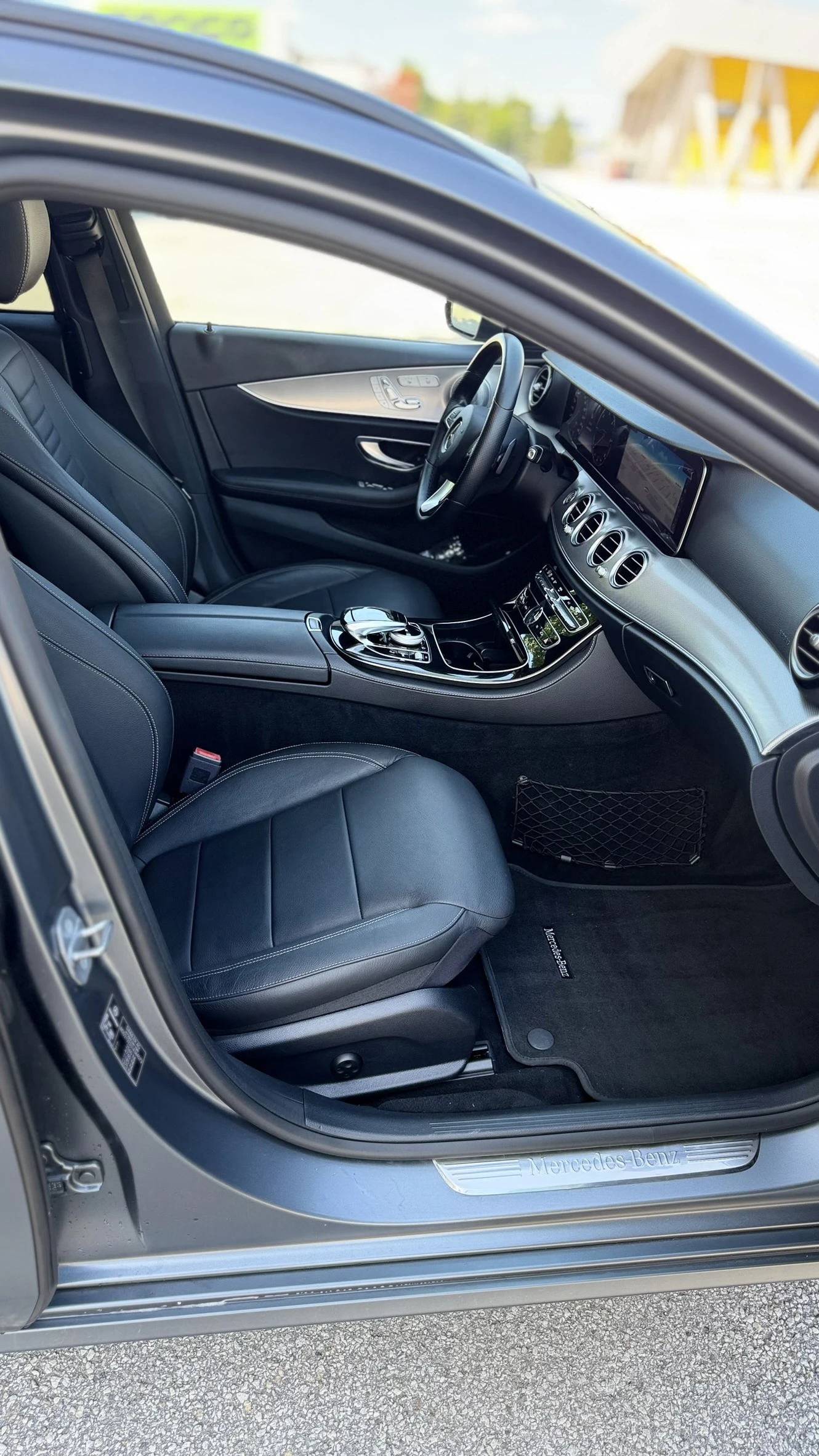 Mercedes-Benz E 350 KEYLESS, Distronic/Burmester/360 /HUD/Panorama, снимка 10 - Автомобили и джипове - 54710049