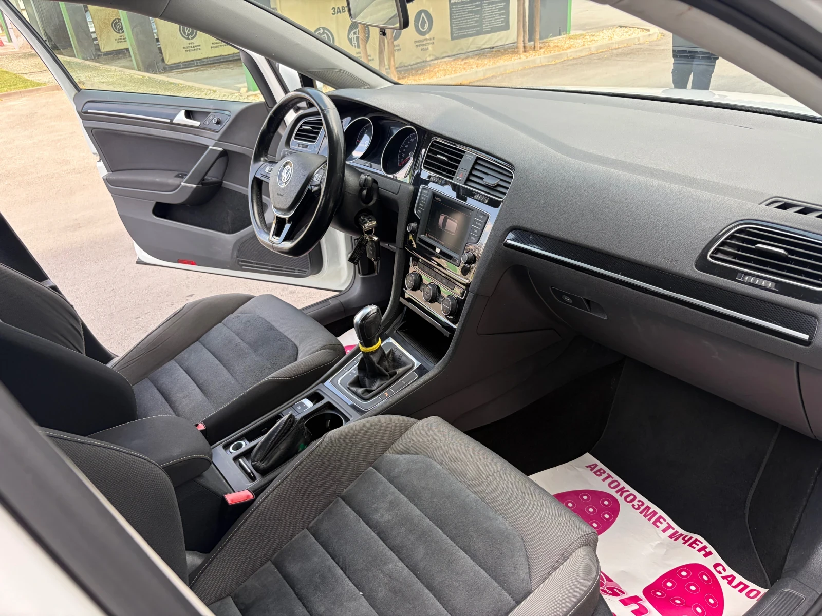 VW Golf 1.6 TDI NAVI EVRO 6B, снимка 12 - Автомобили и джипове - 55062981