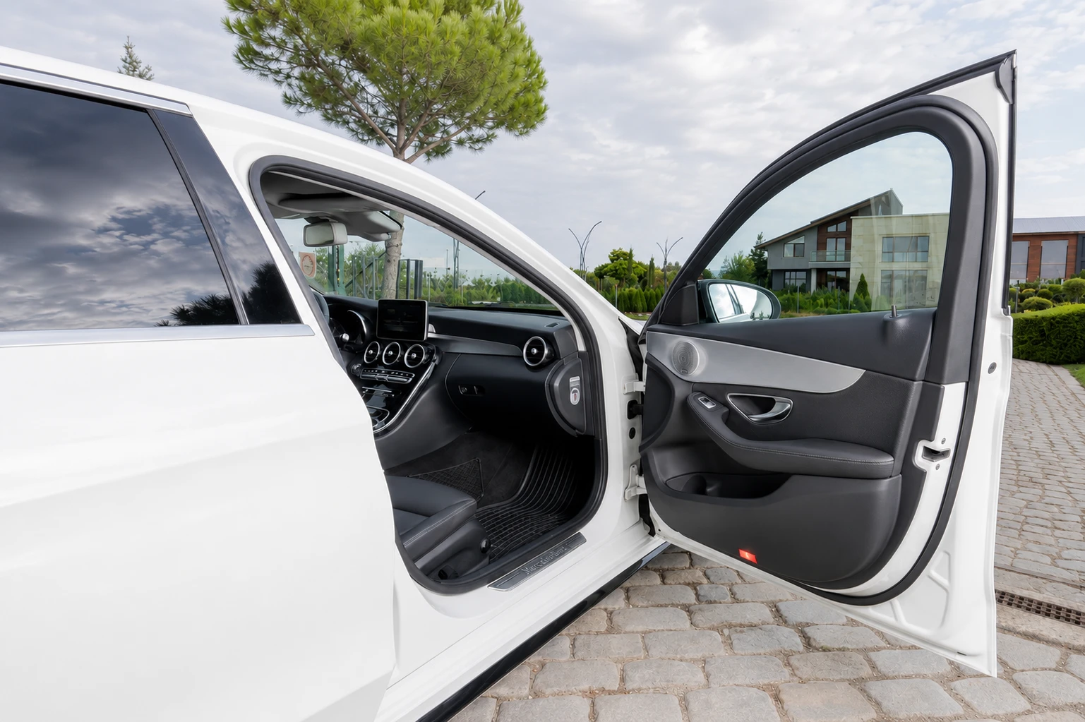 Mercedes-Benz C 220 AMG Line, снимка 11 - Автомобили и джипове - 55769291