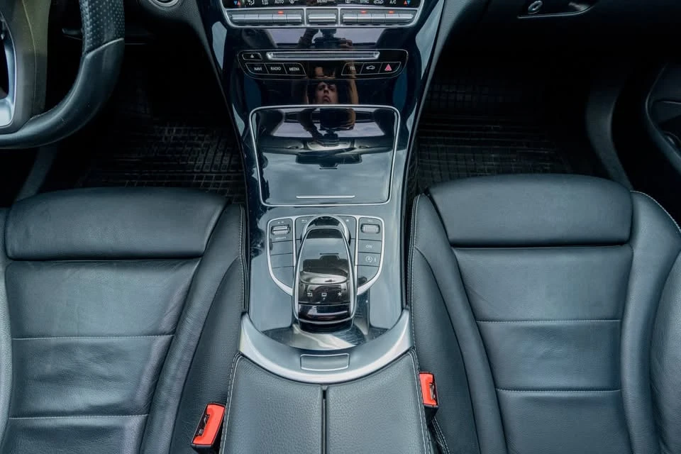 Mercedes-Benz C 220 AMG Line, снимка 17 - Автомобили и джипове - 55769291