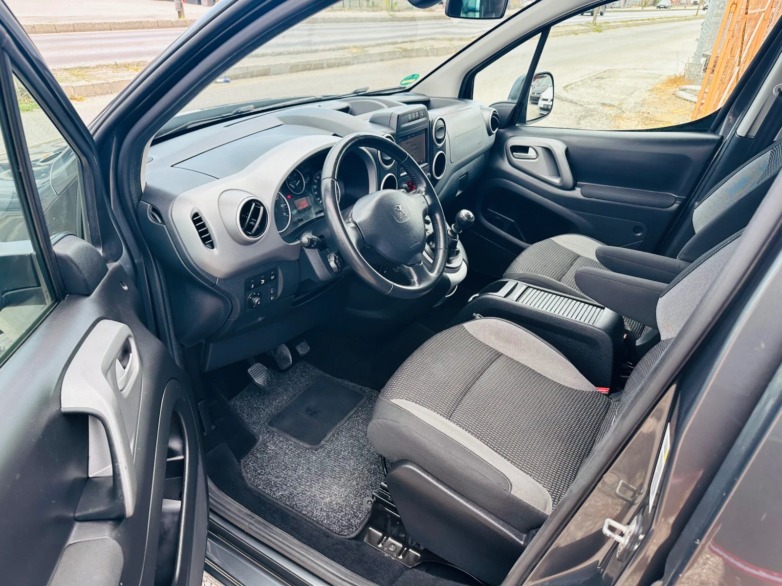 Peugeot Partner 1.6hdi, снимка 8 - Автомобили и джипове - 55789177