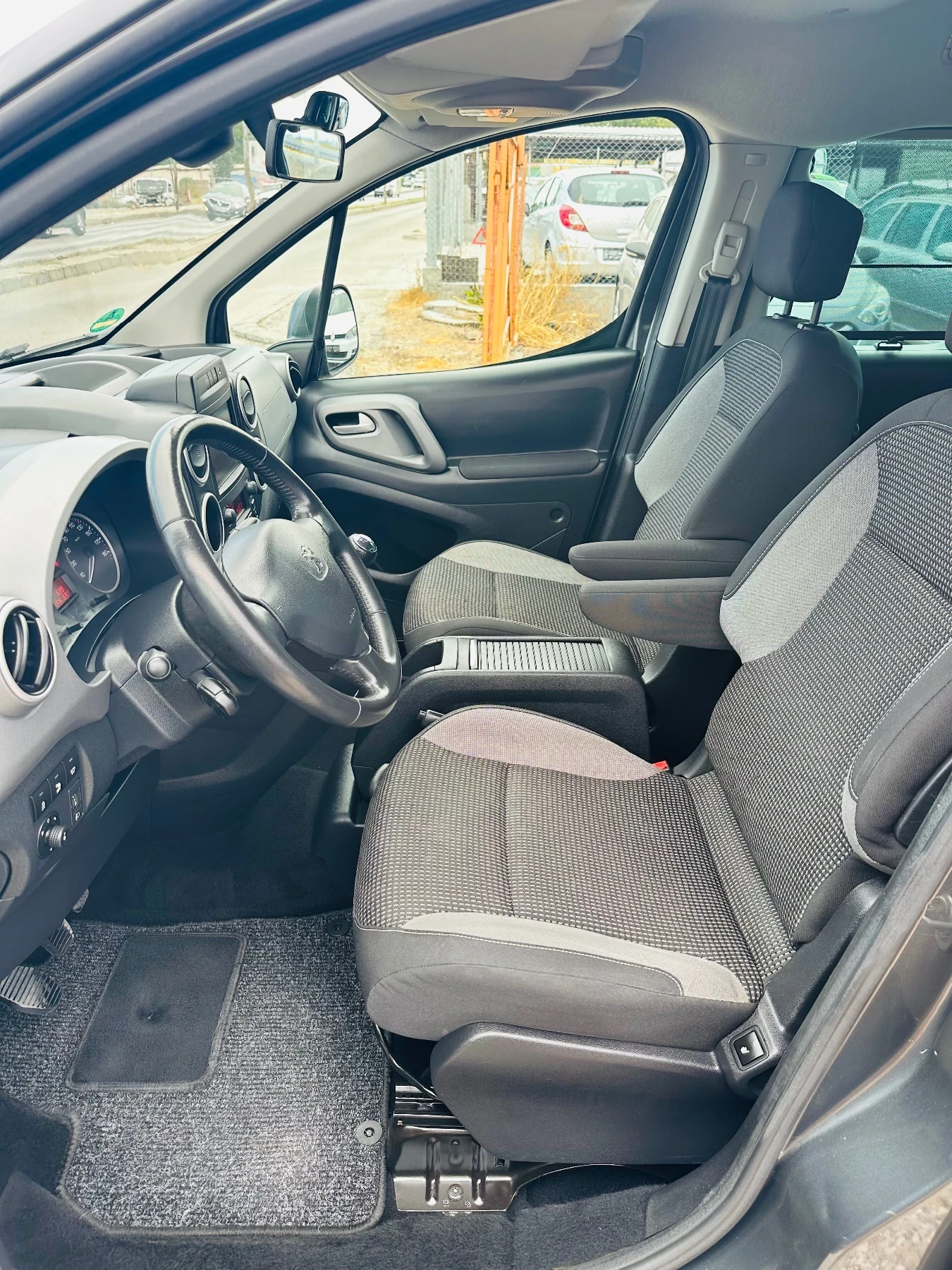 Peugeot Partner 1.6hdi, снимка 10 - Автомобили и джипове - 55789177