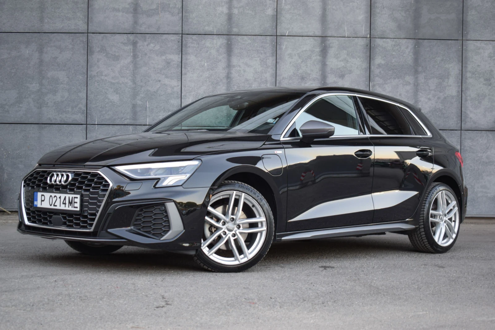 Audi A3 40 TFSIe S-line Phev , снимка 2 - Автомобили и джипове - 55937592