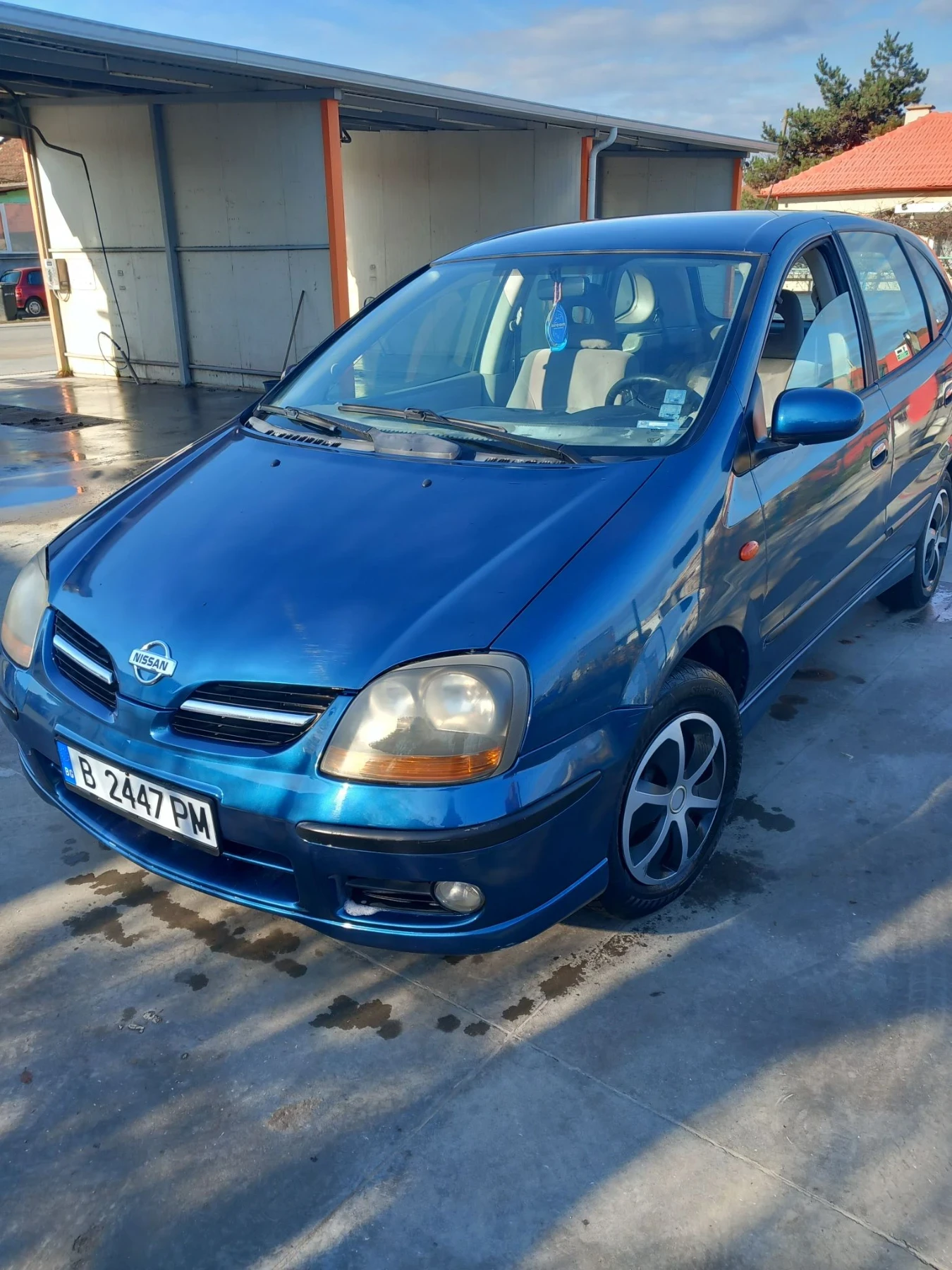 Nissan Almera tino