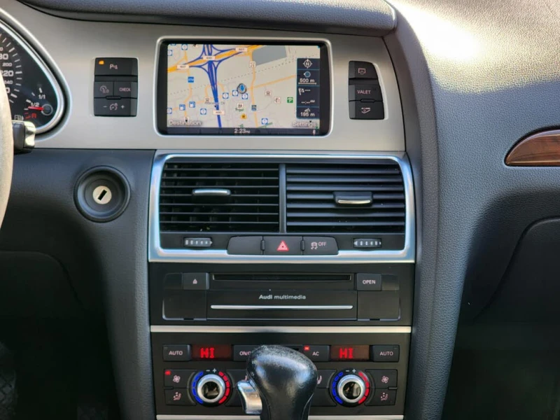 Audi Q7 PREMIUM PLUS* KEYLESS* ПАНОРАМА* ПОДГРЕВ* КАМЕРА, снимка 11 - Автомобили и джипове - 53444930