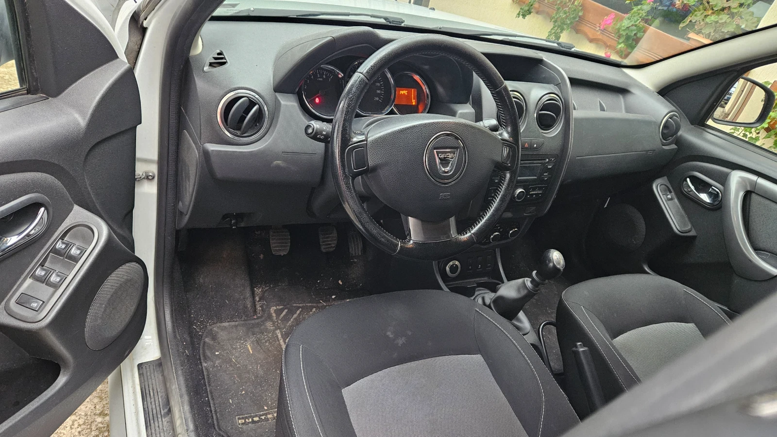 Dacia Duster 4x4/Клима/от БГ/дизел/отлично състояние  - изображение 9