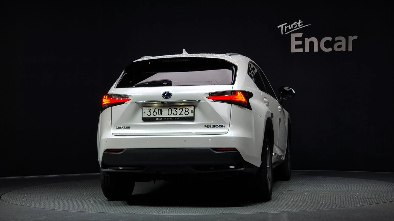 Lexus NX ЛЮК* ПОДГРЕВ ВОЛАН* ЕЛ. БАГАЖНИК* КРАЙНА ЦЕНА, снимка 4 - Автомобили и джипове - 55367131