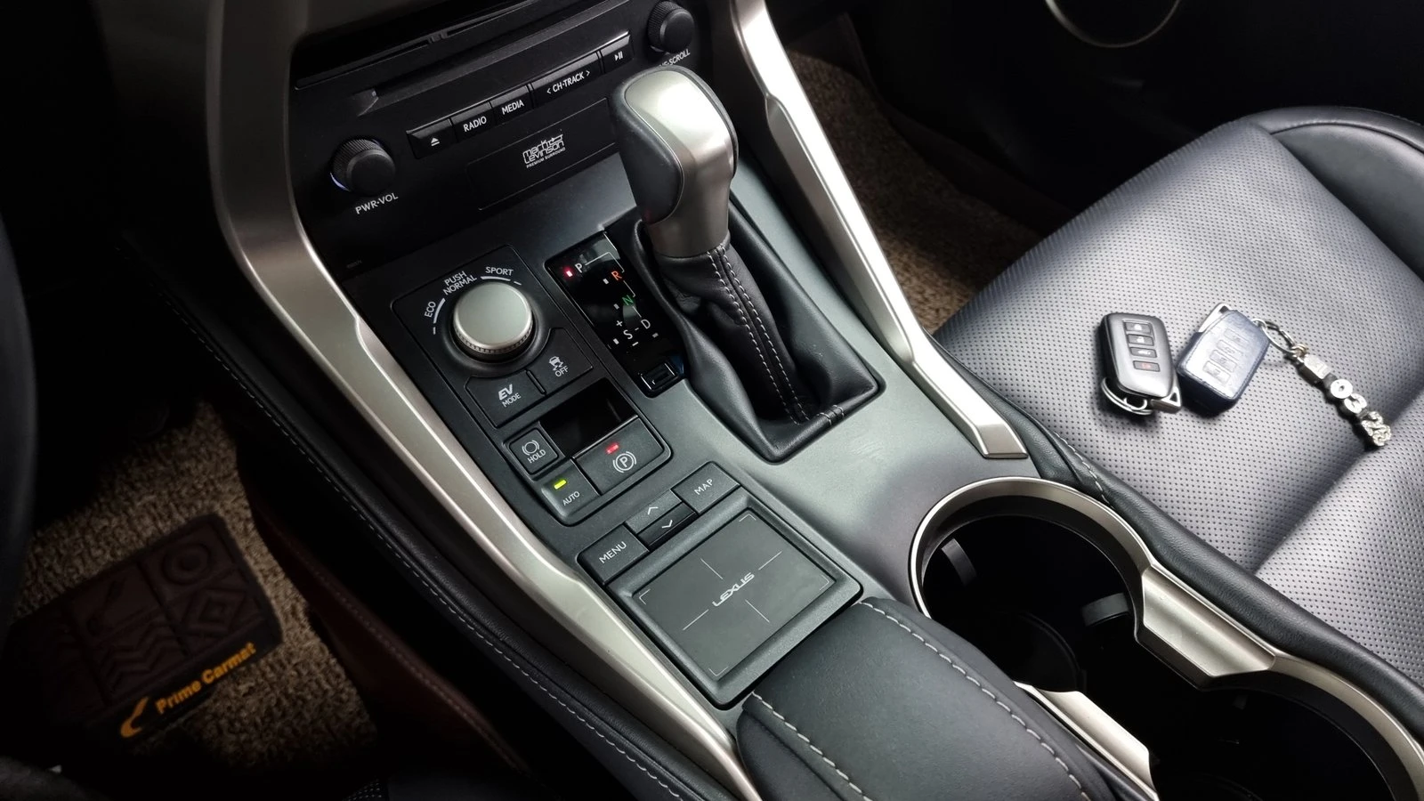 Lexus NX ЛЮК* ПОДГРЕВ ВОЛАН* ЕЛ. БАГАЖНИК* КРАЙНА ЦЕНА, снимка 9 - Автомобили и джипове - 55367131