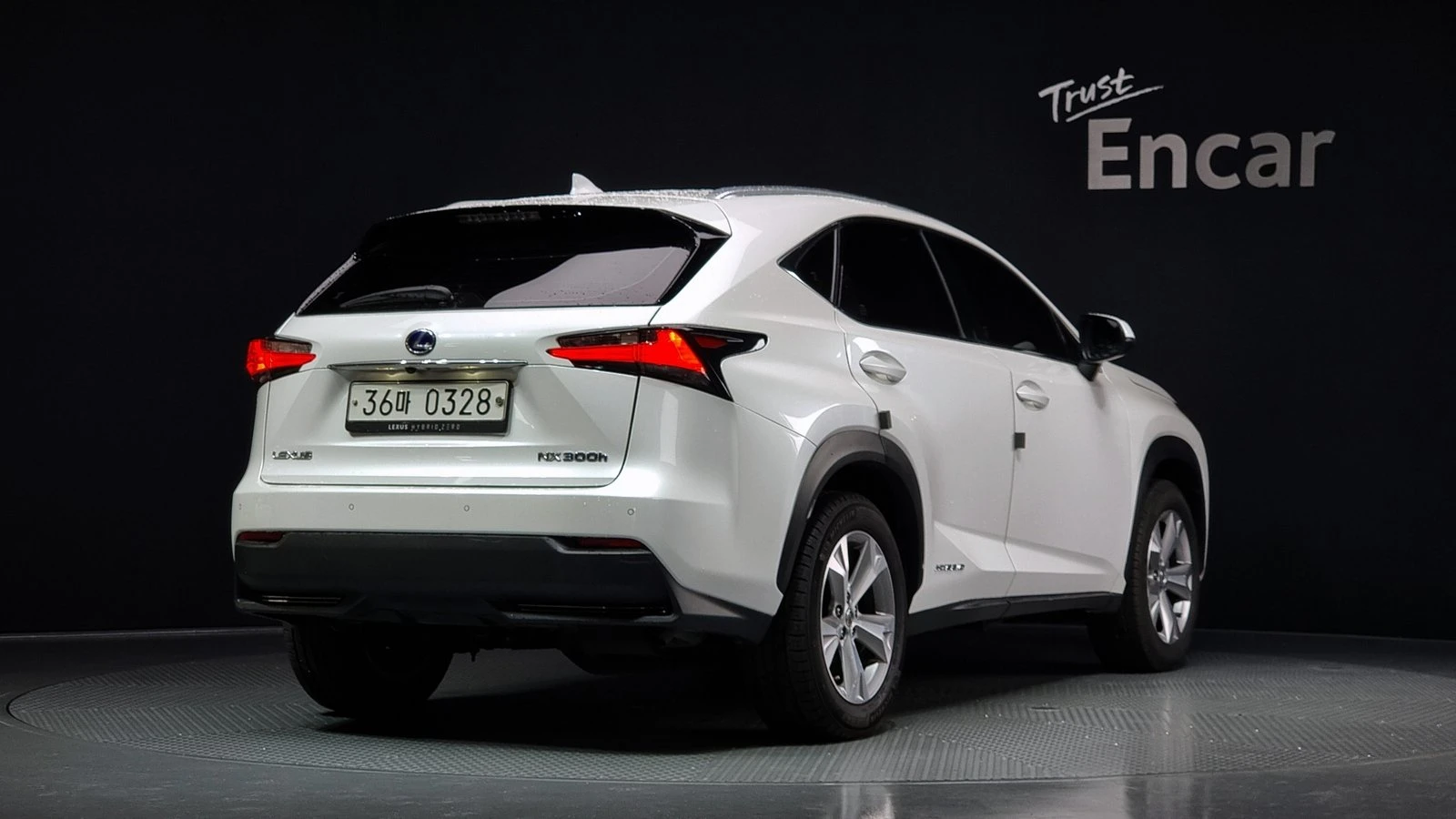 Lexus NX ЛЮК* ПОДГРЕВ ВОЛАН* ЕЛ. БАГАЖНИК* КРАЙНА ЦЕНА, снимка 2 - Автомобили и джипове - 55367131