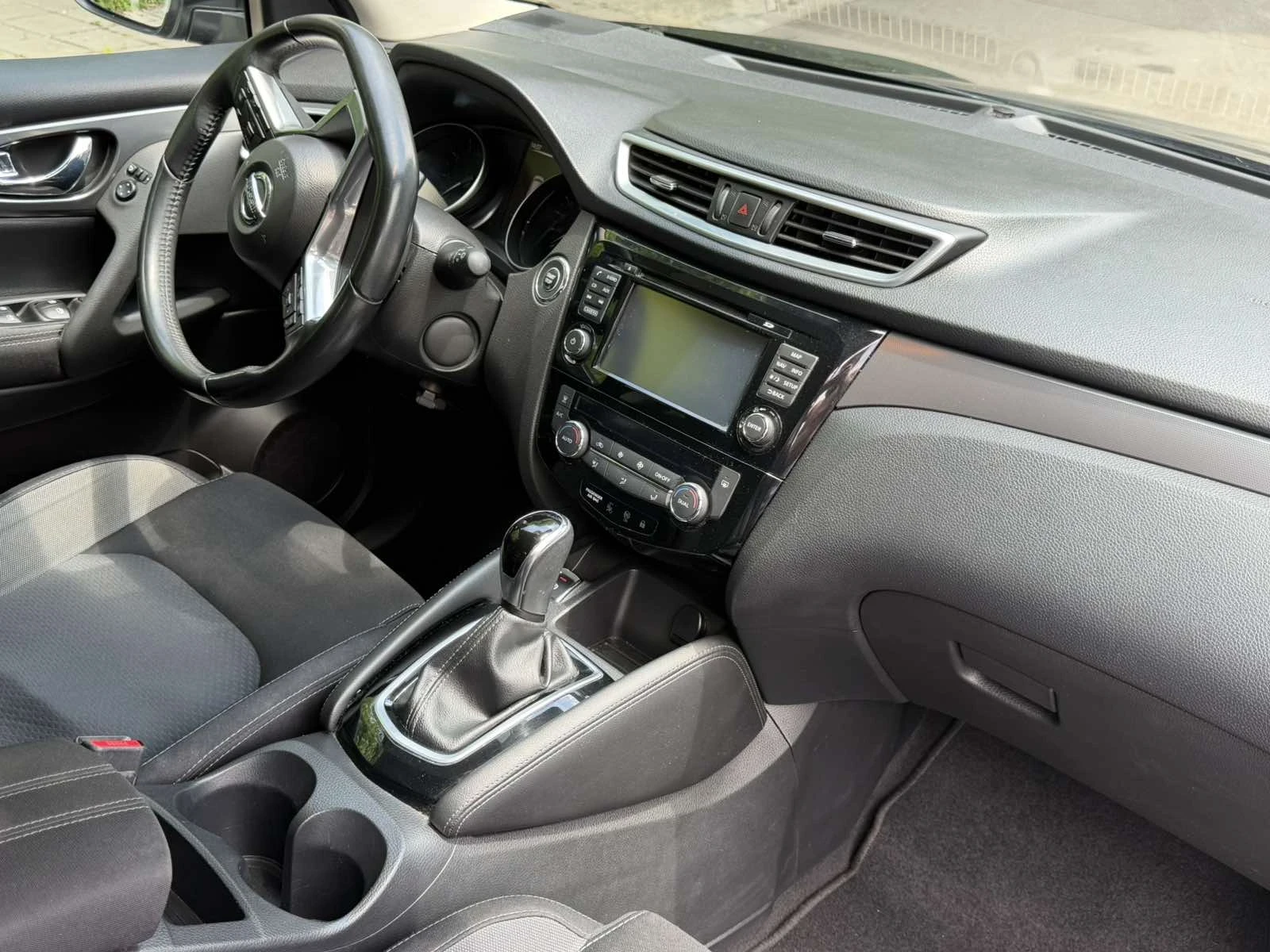 Nissan Qashqai, снимка 6 - Автомобили и джипове - 55873449